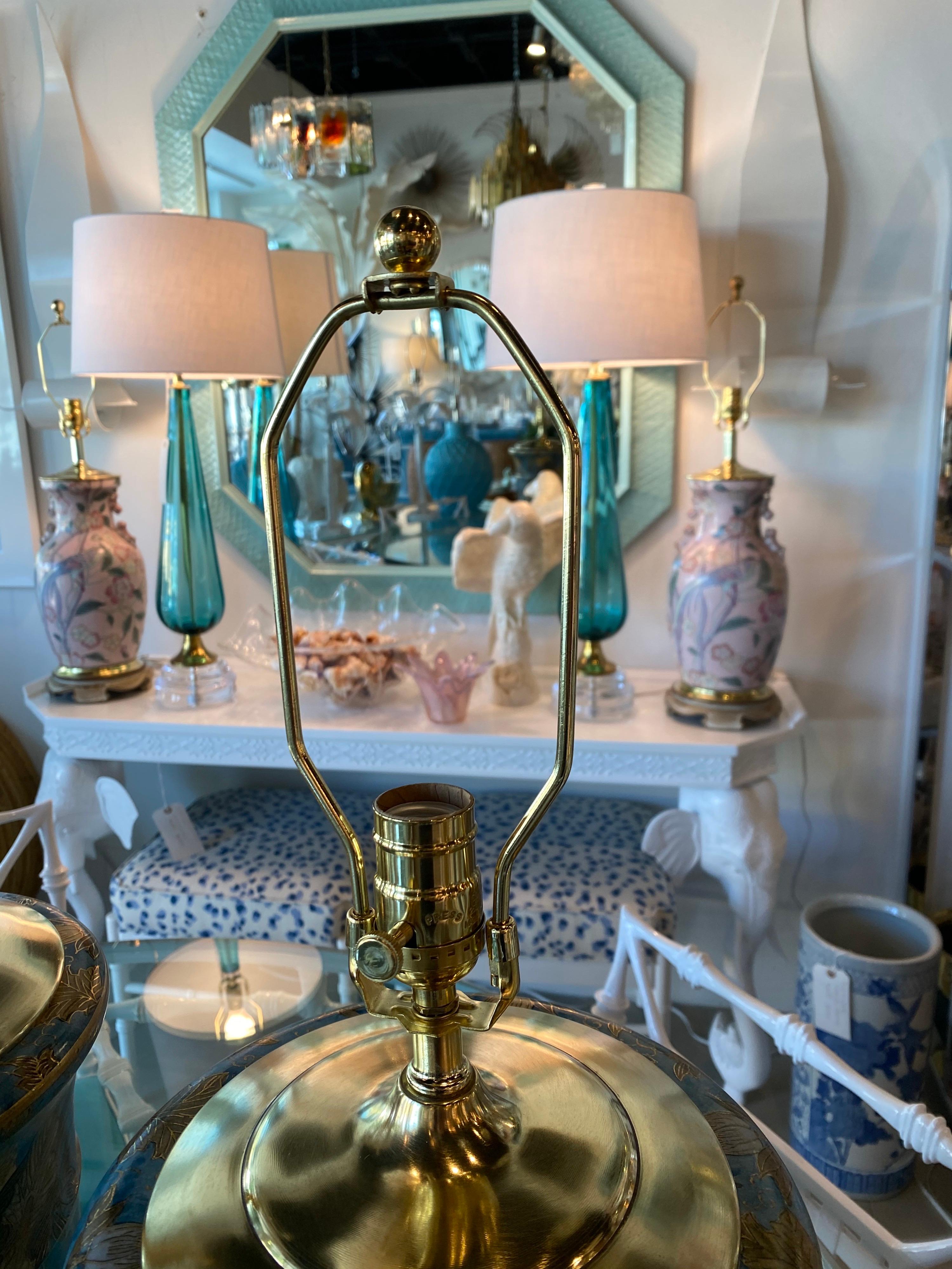 Vintage Pair Large Floral Porcelain Chinoiserie Blue Drum Table Lamps New Wiring In Good Condition For Sale In West Palm Beach, FL