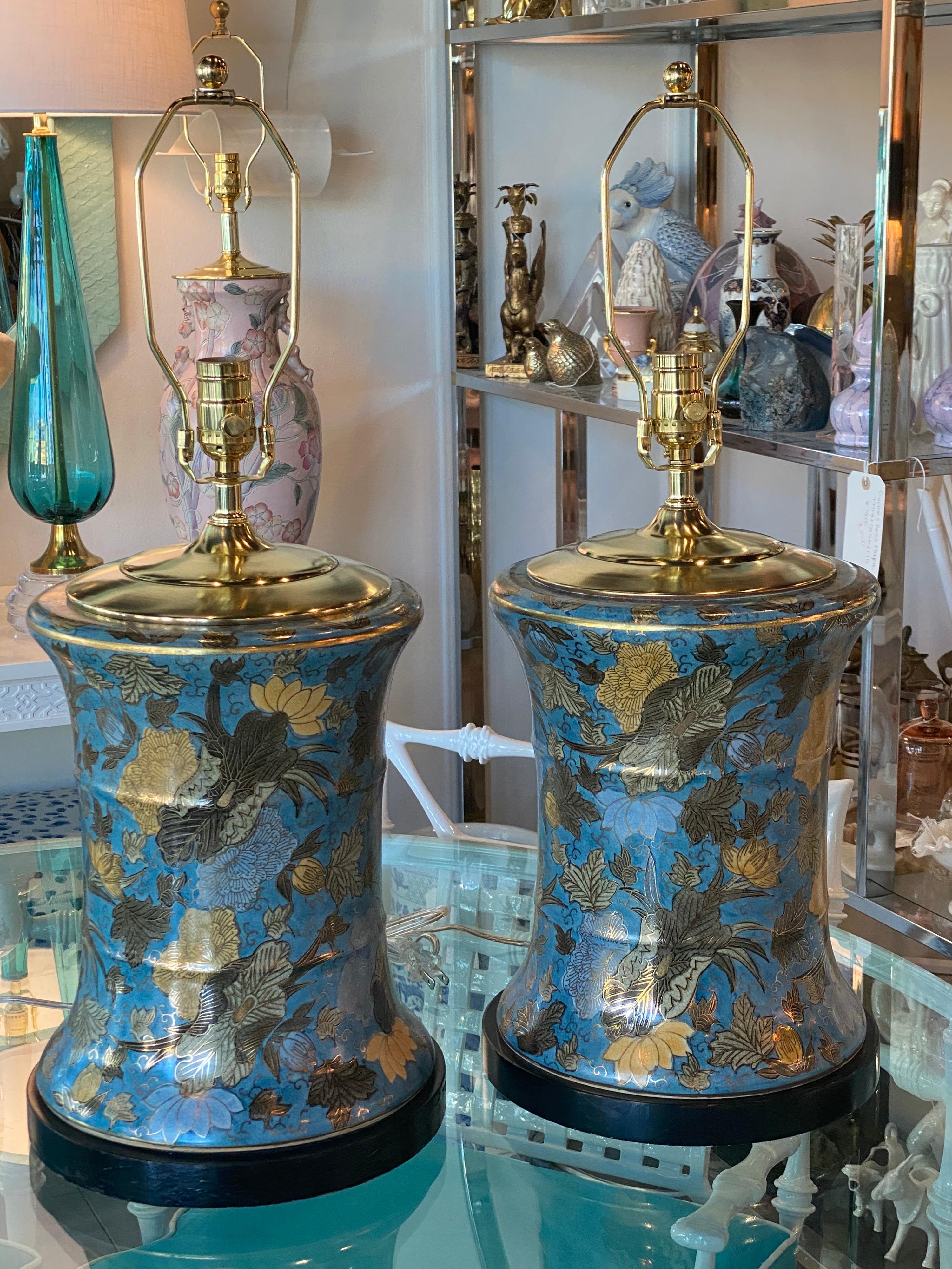 Late 20th Century Vintage Pair Large Floral Porcelain Chinoiserie Blue Drum Table Lamps New Wiring For Sale
