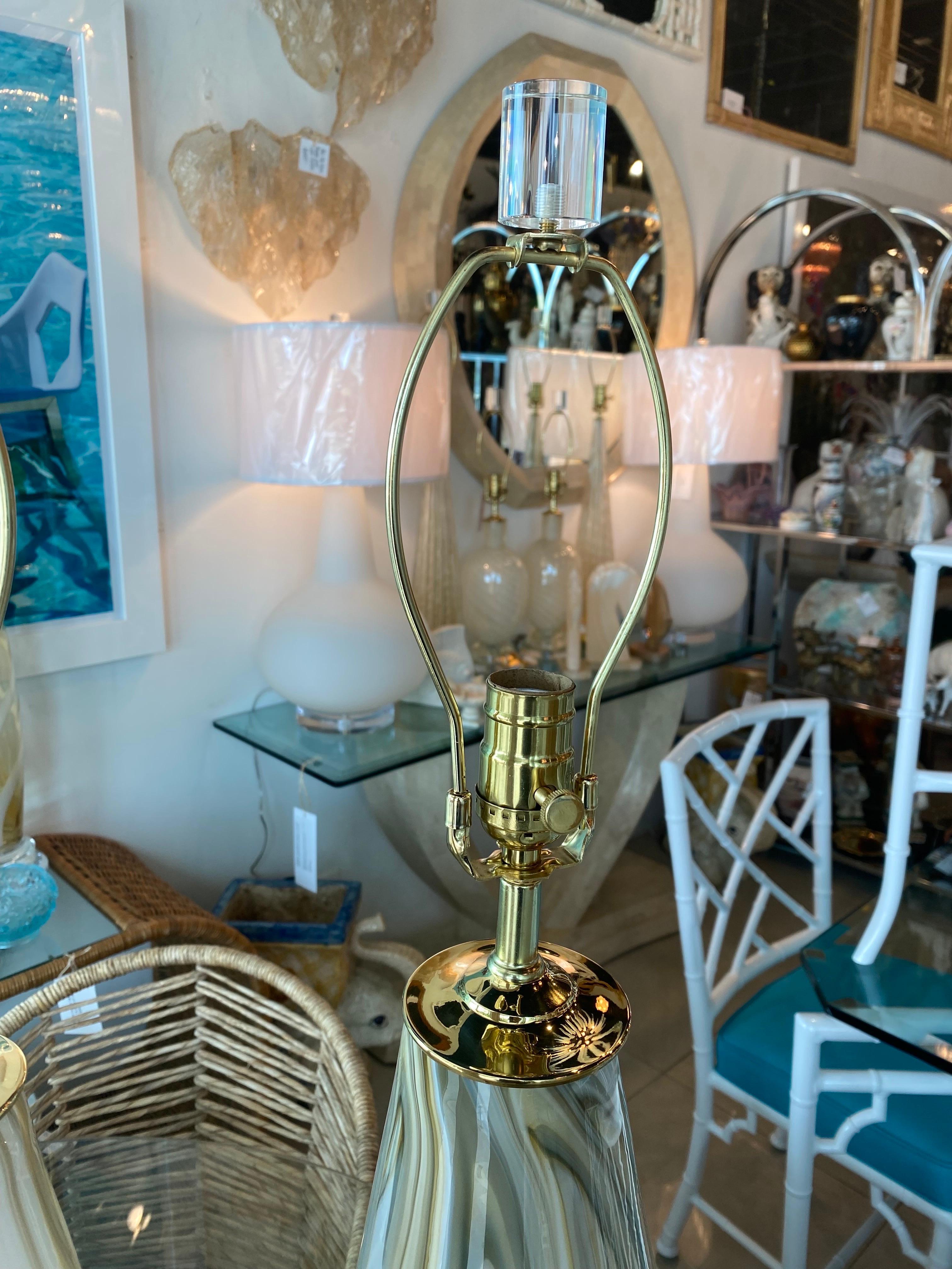 Vintage Pair Large Murano Marble Swirl Glass Table Lamps Lucite Brass Restored  In Good Condition For Sale In West Palm Beach, FL