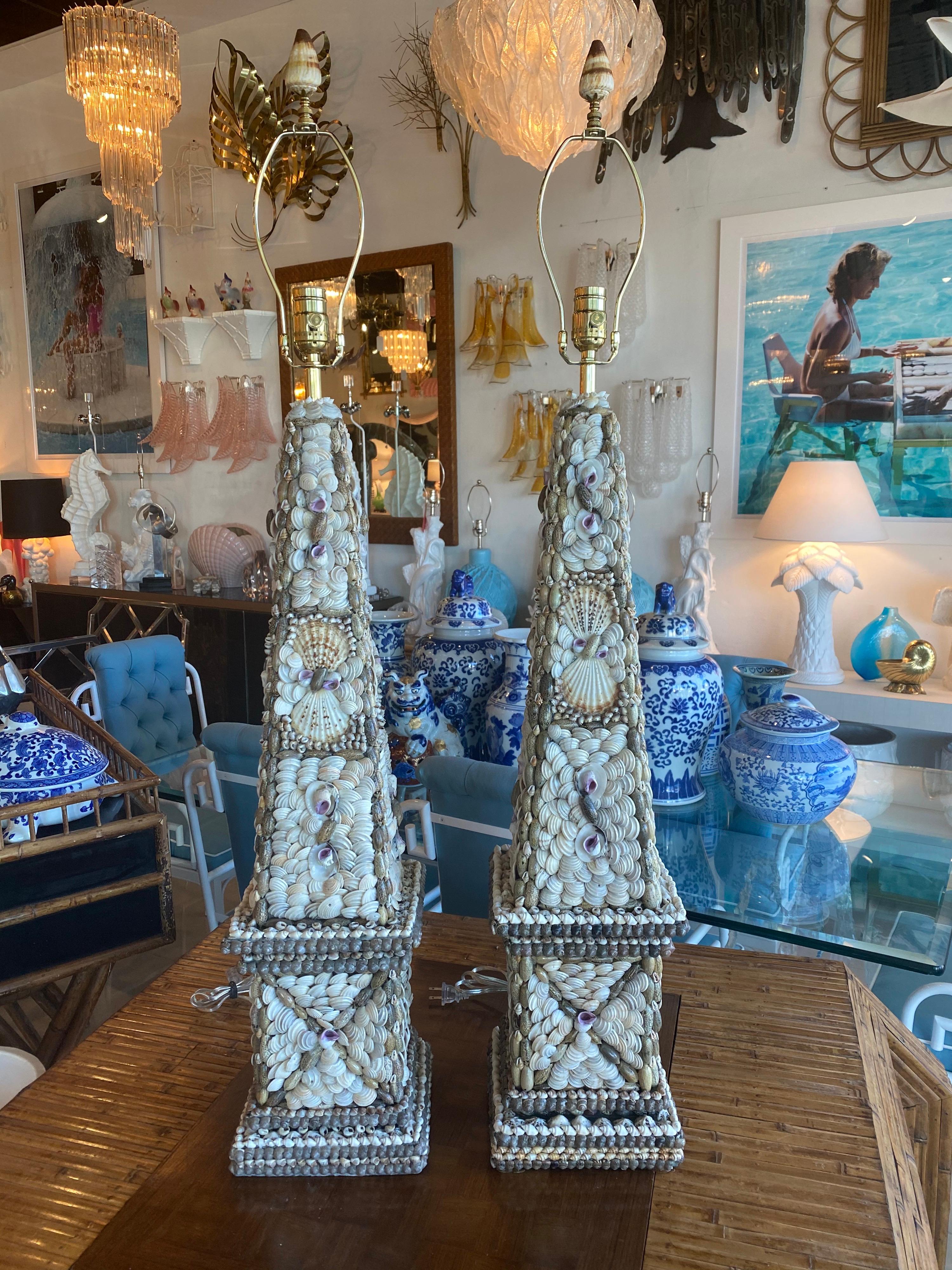 Vintage Pair Large Palm Beach Seashell Shell Obelisk Table Lamps Newly Wired In Good Condition In West Palm Beach, FL