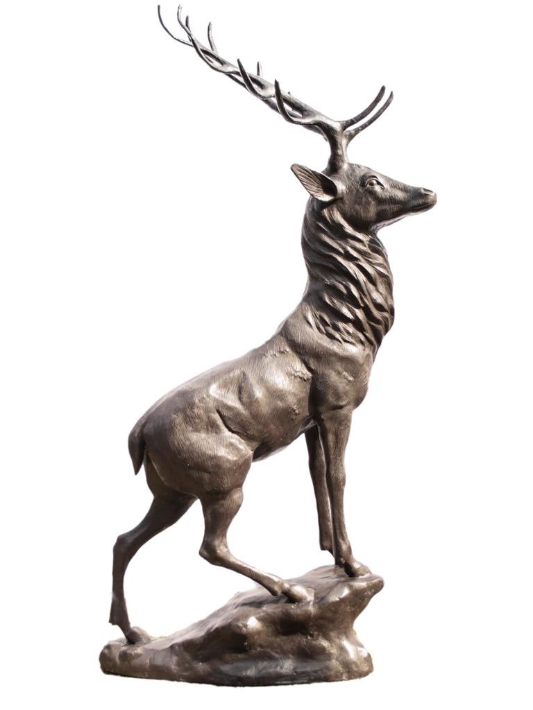 Coppia vintage di statue di cervi in bronzo a grandezza naturale del XX secolo In condizioni buone in vendita a London, GB