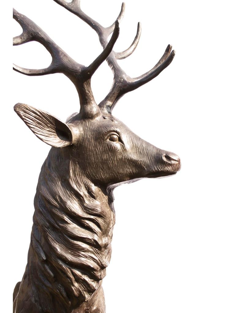 Coppia vintage di statue di cervi in bronzo a grandezza naturale del XX secolo in vendita 2