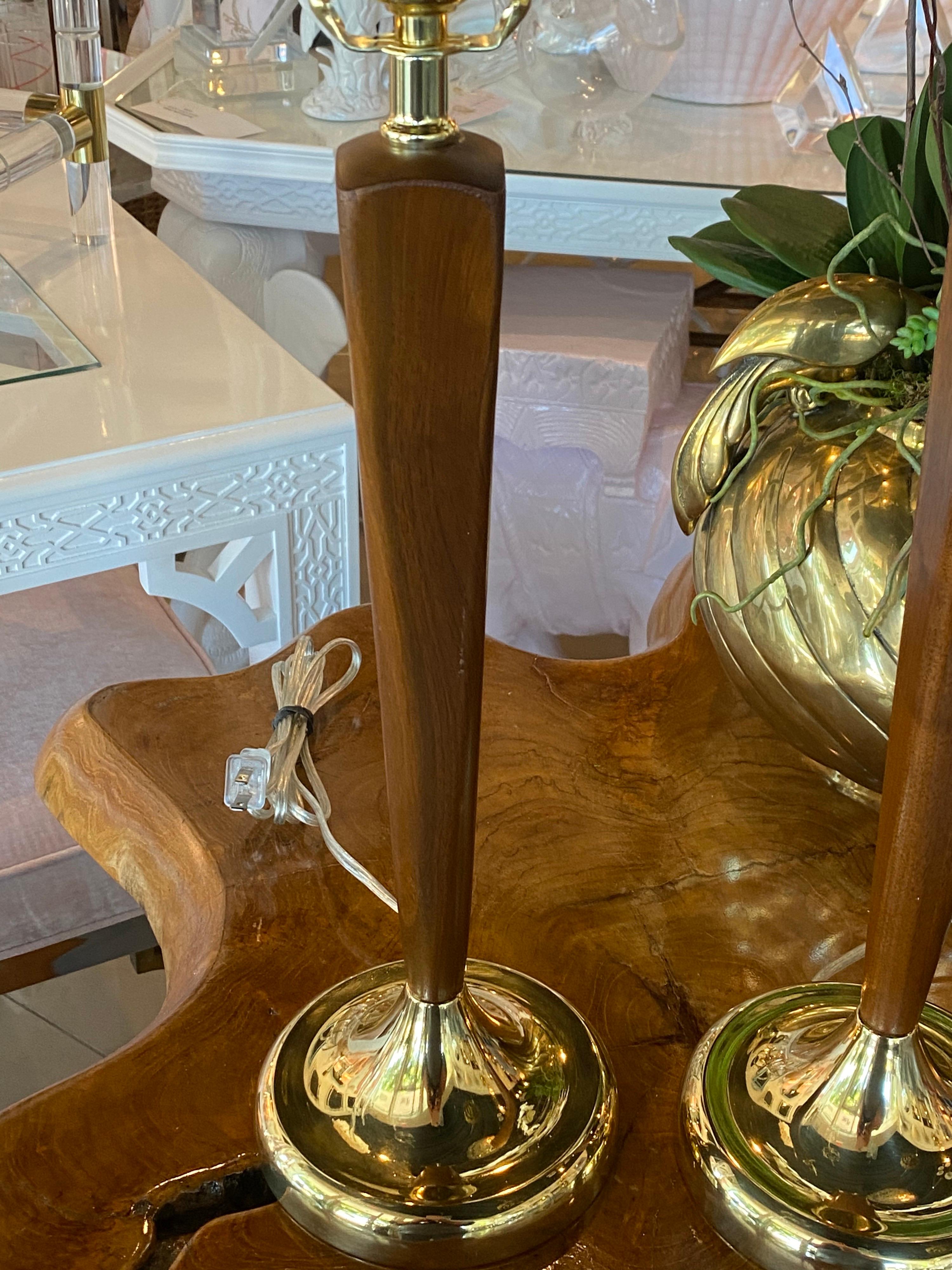 Vintage Pair Mid-Century Modern Danish Wood & Brass Table Lamps Restored In Good Condition For Sale In West Palm Beach, FL