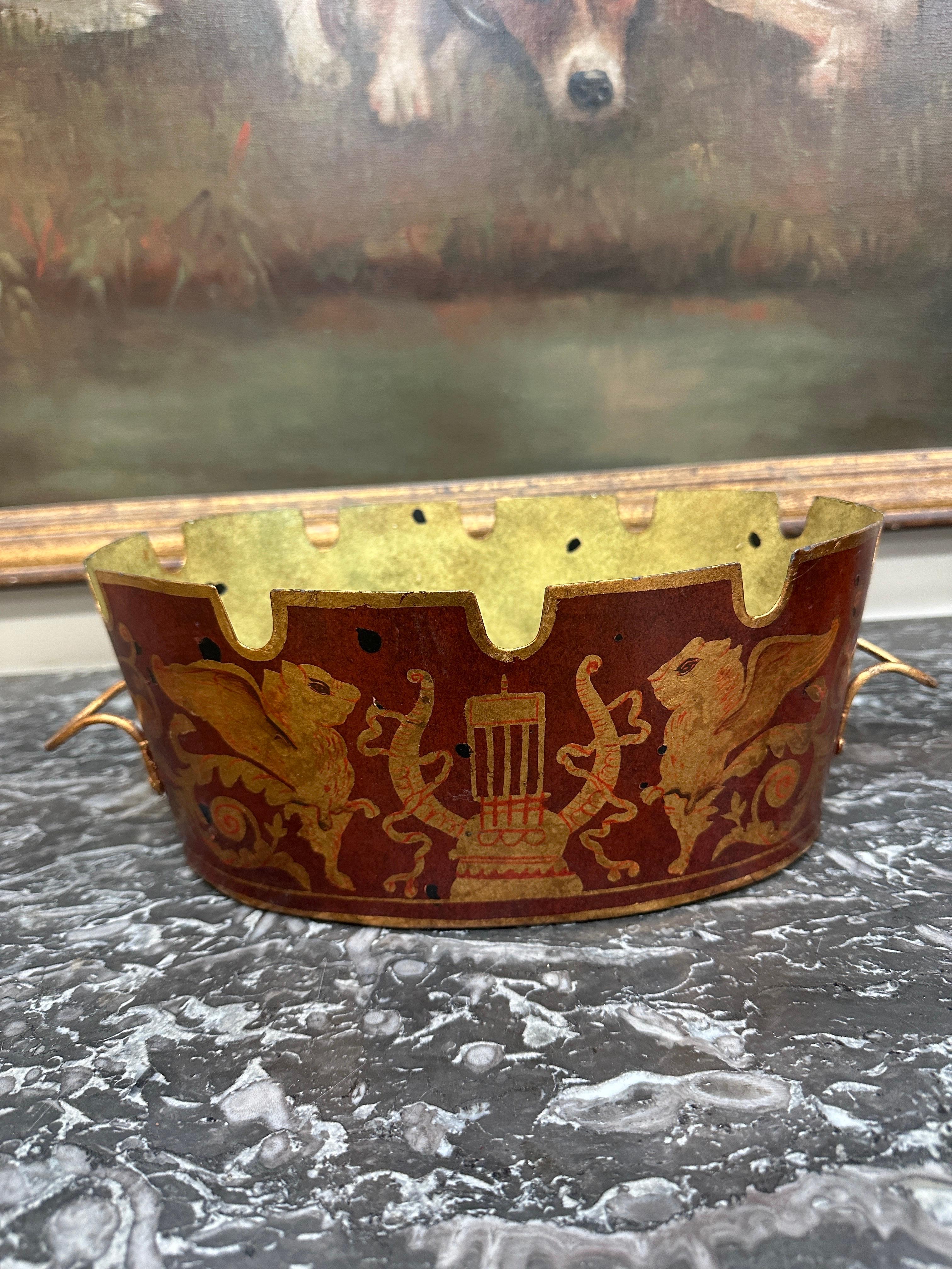 Paire de Toleware Monteith
Cache pot peint à la main
Planteur en vente 5