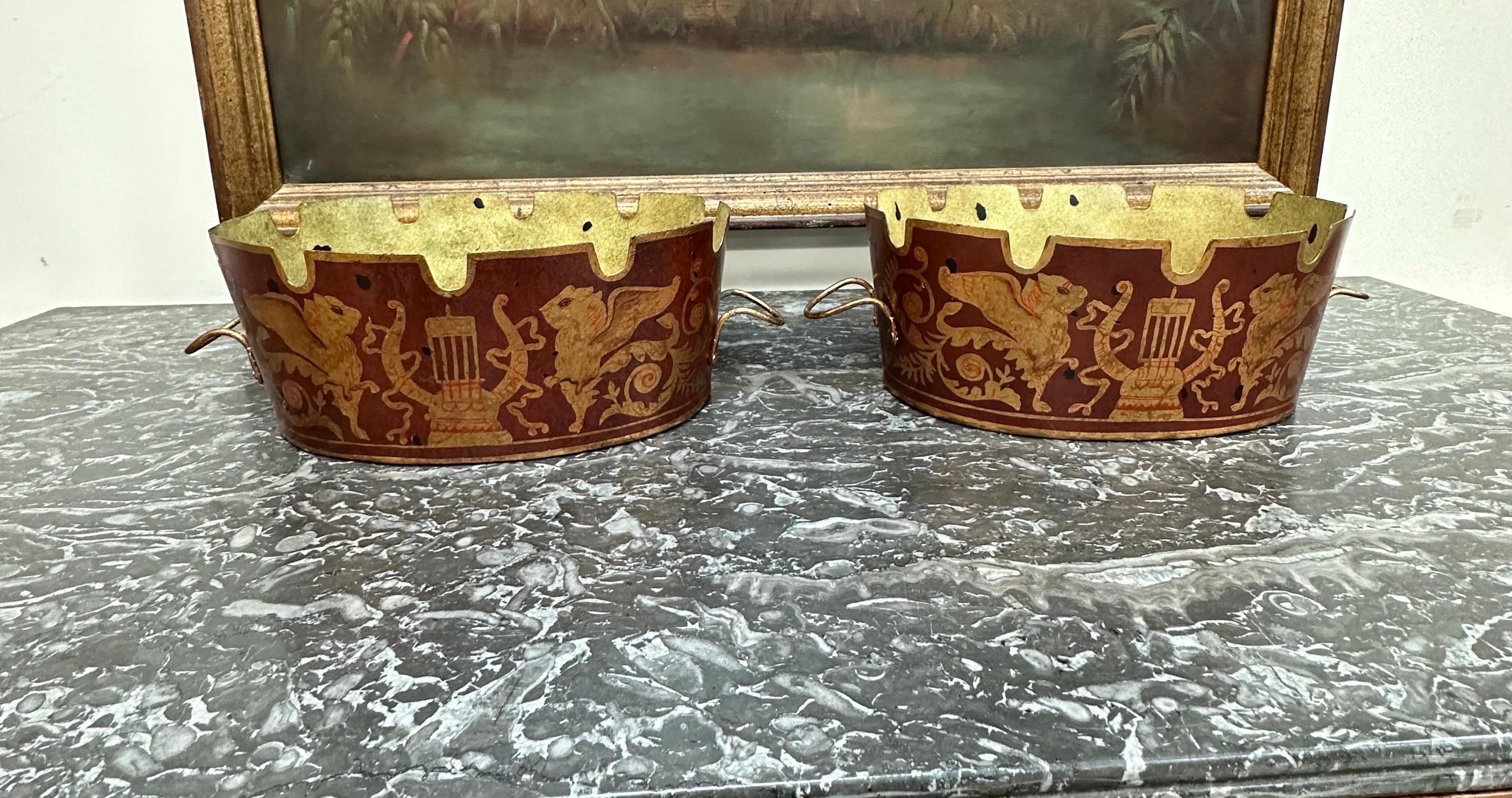 Inconnu Paire de Toleware Monteith
Cache pot peint à la main
Planteur en vente