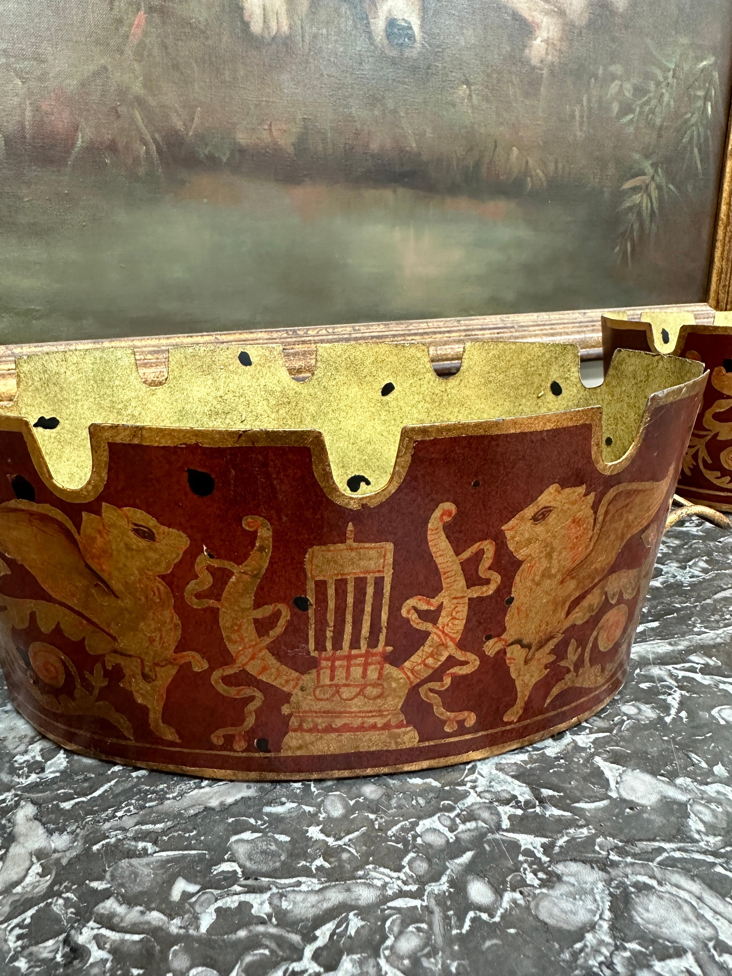 Paire de Toleware Monteith
Cache pot peint à la main
Planteur en vente 1