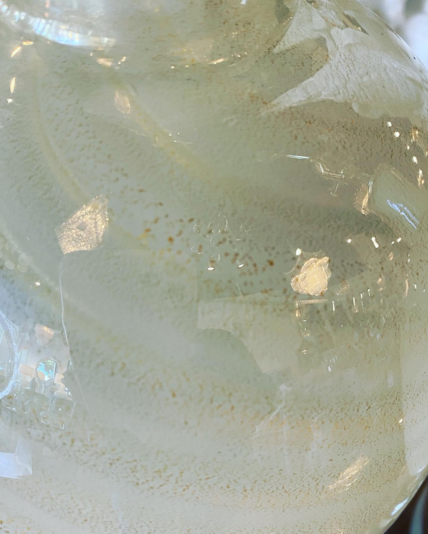 Paire de lampes de bureau vintage en verre de Murano, opaline blanche et or, scintillantes de tourbillon, restaurées Bon état - En vente à West Palm Beach, FL