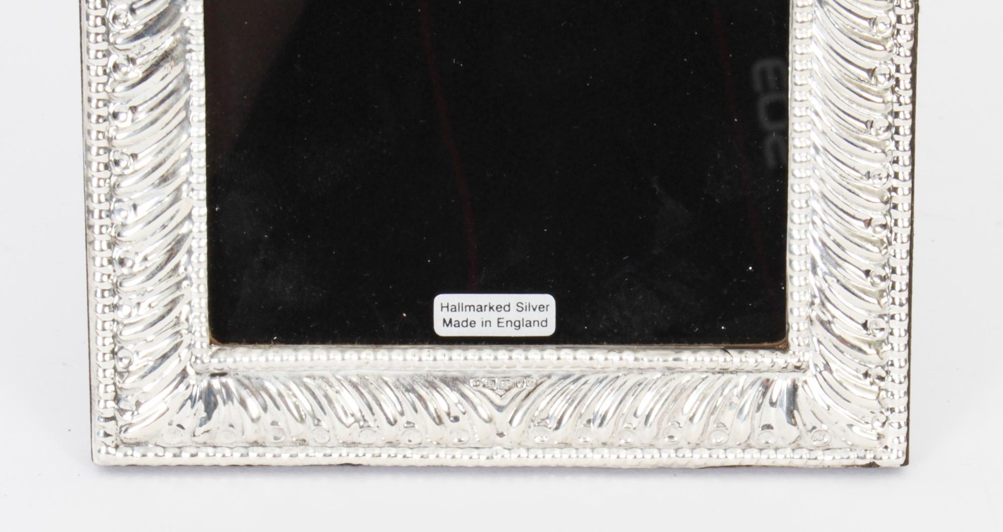 Vintage Pair Neo-Classical Sterling Silver Photo Frames by Harry Frane In Good Condition In London, GB