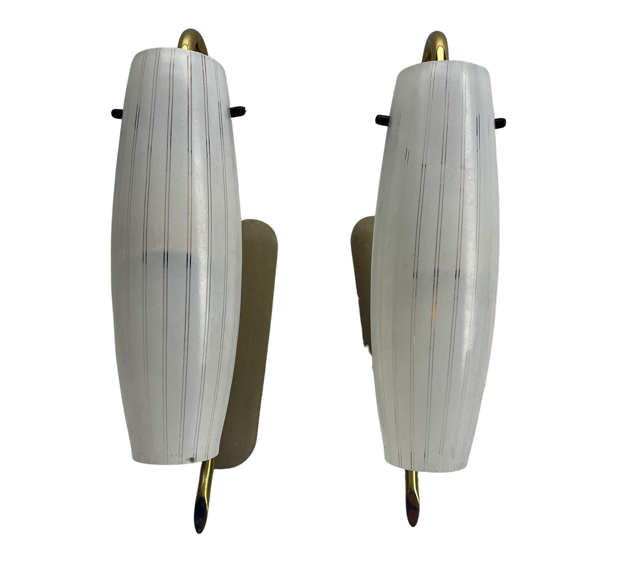 Vintage Pair of 1 Arm Wall Mount Lamps in the Style of Stilnovo, Italian, 1960s For Sale 1