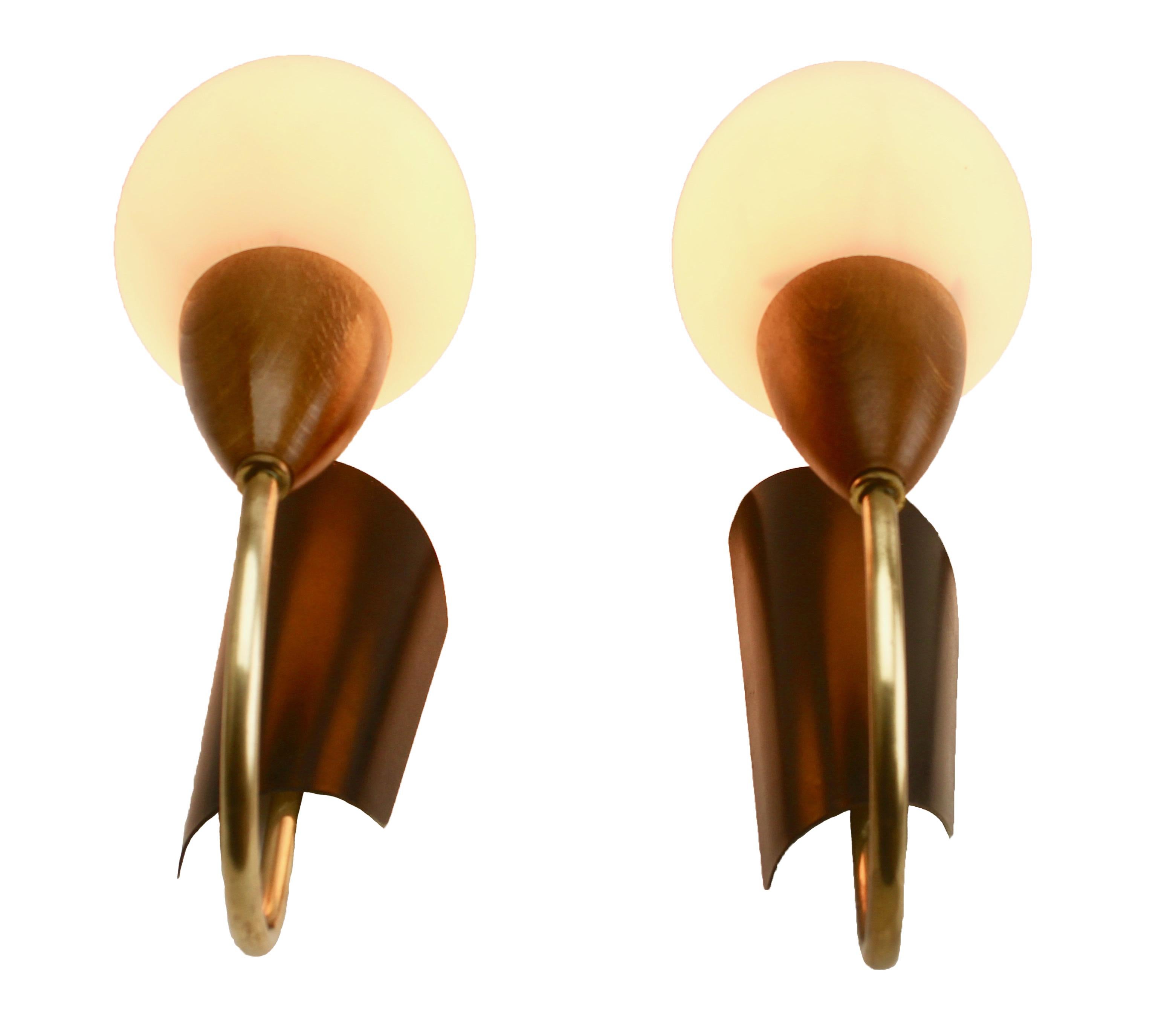 Mid-Century Modern Vintage Pair of 1 Arms Wall Mount Lamps in the Style of Stilnovo, Italian, 1960s