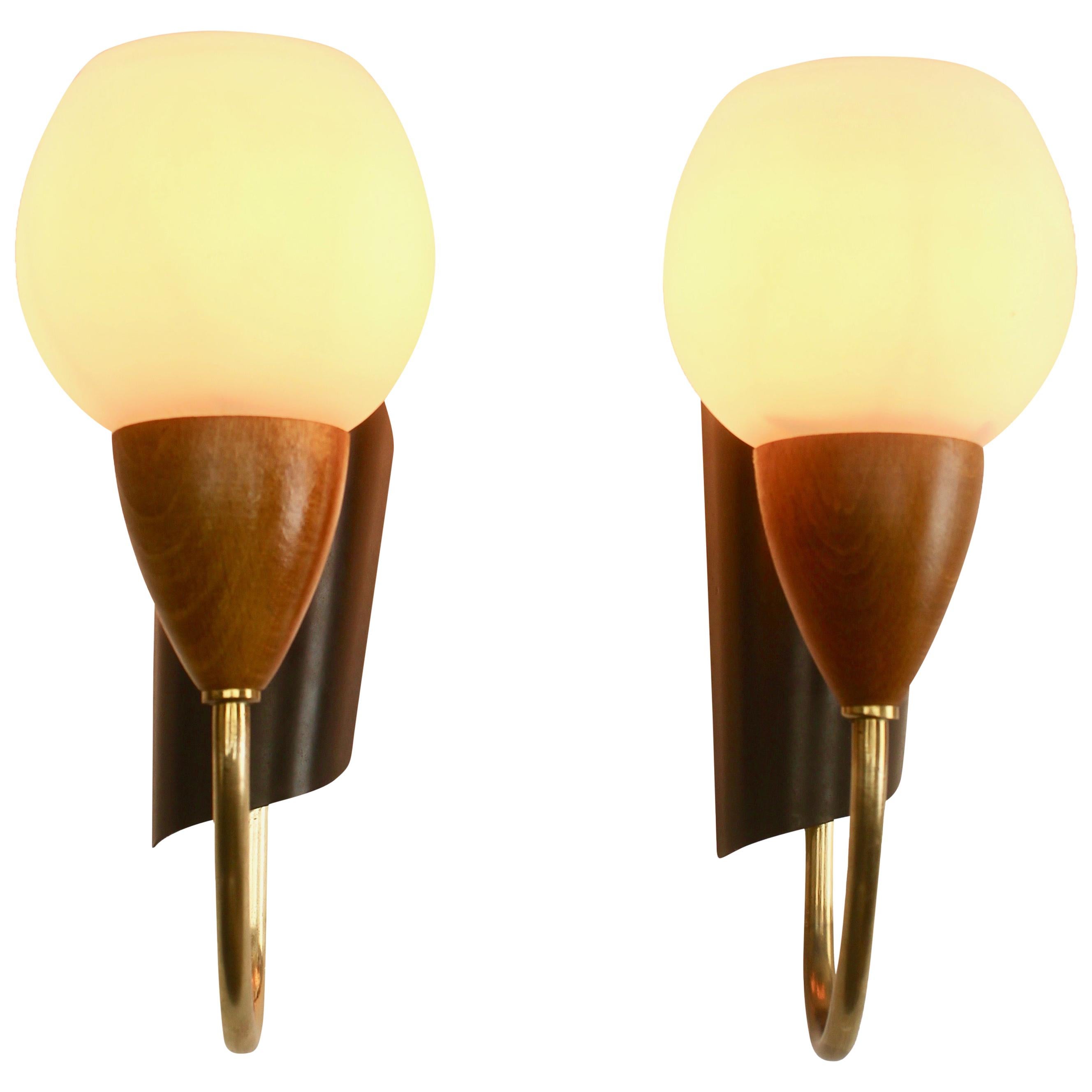 Vintage Pair of 1 Arms Wall Mount Lamps in the Style of Stilnovo, Italian, 1960s