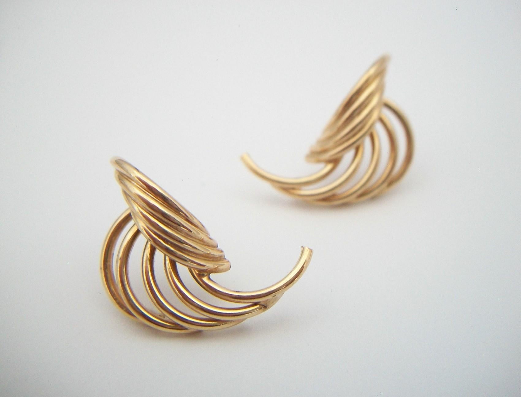 Vintage Pair of 10K Yellow Gold Earrings - U.S. - Circa 1990's In Good Condition For Sale In Chatham, CA