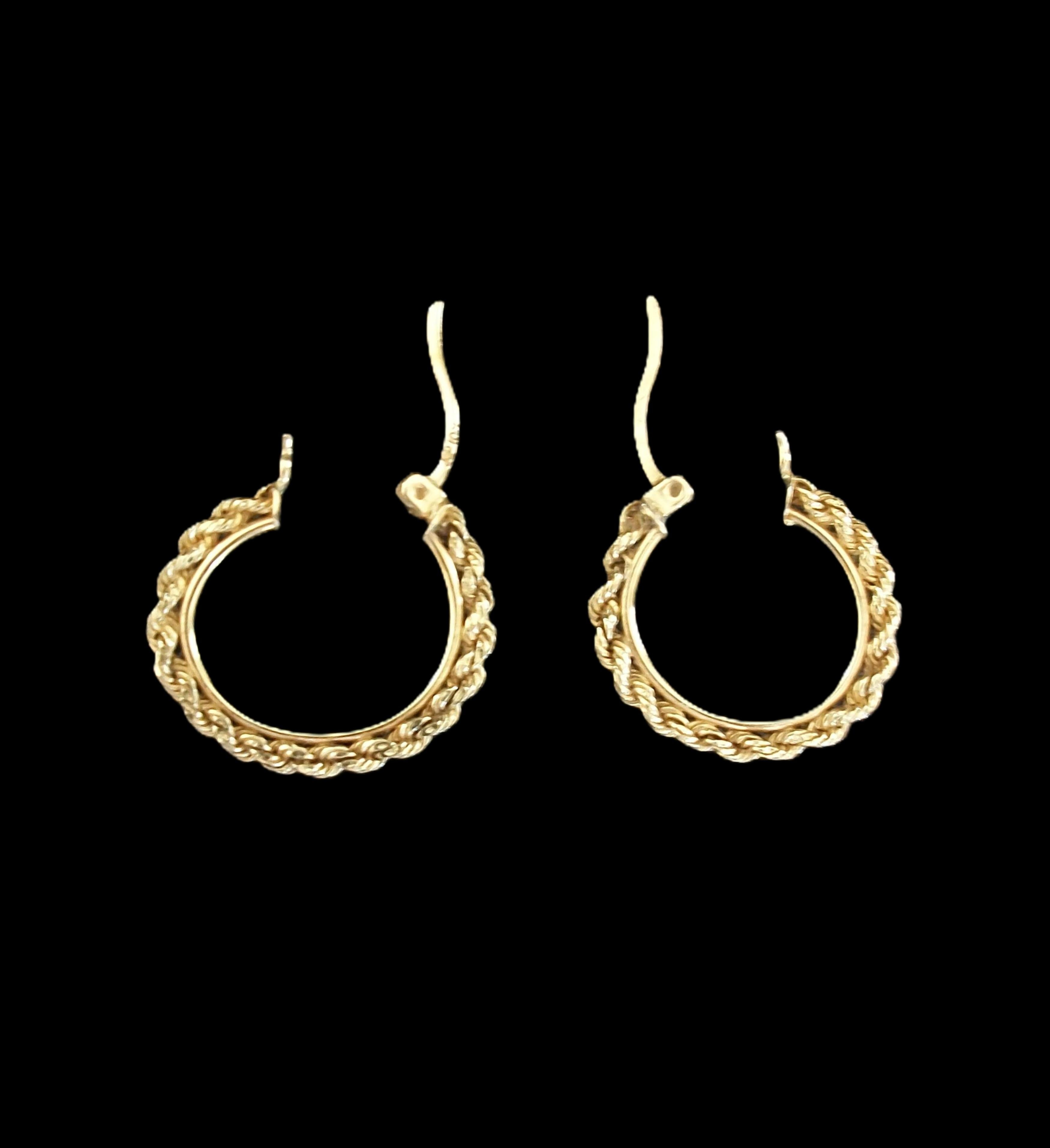 Par de pendientes de aro con cadena de cuerda de oro amarillo de 10 quilates - EE.UU. - Años 80 aproximadamente en venta 2