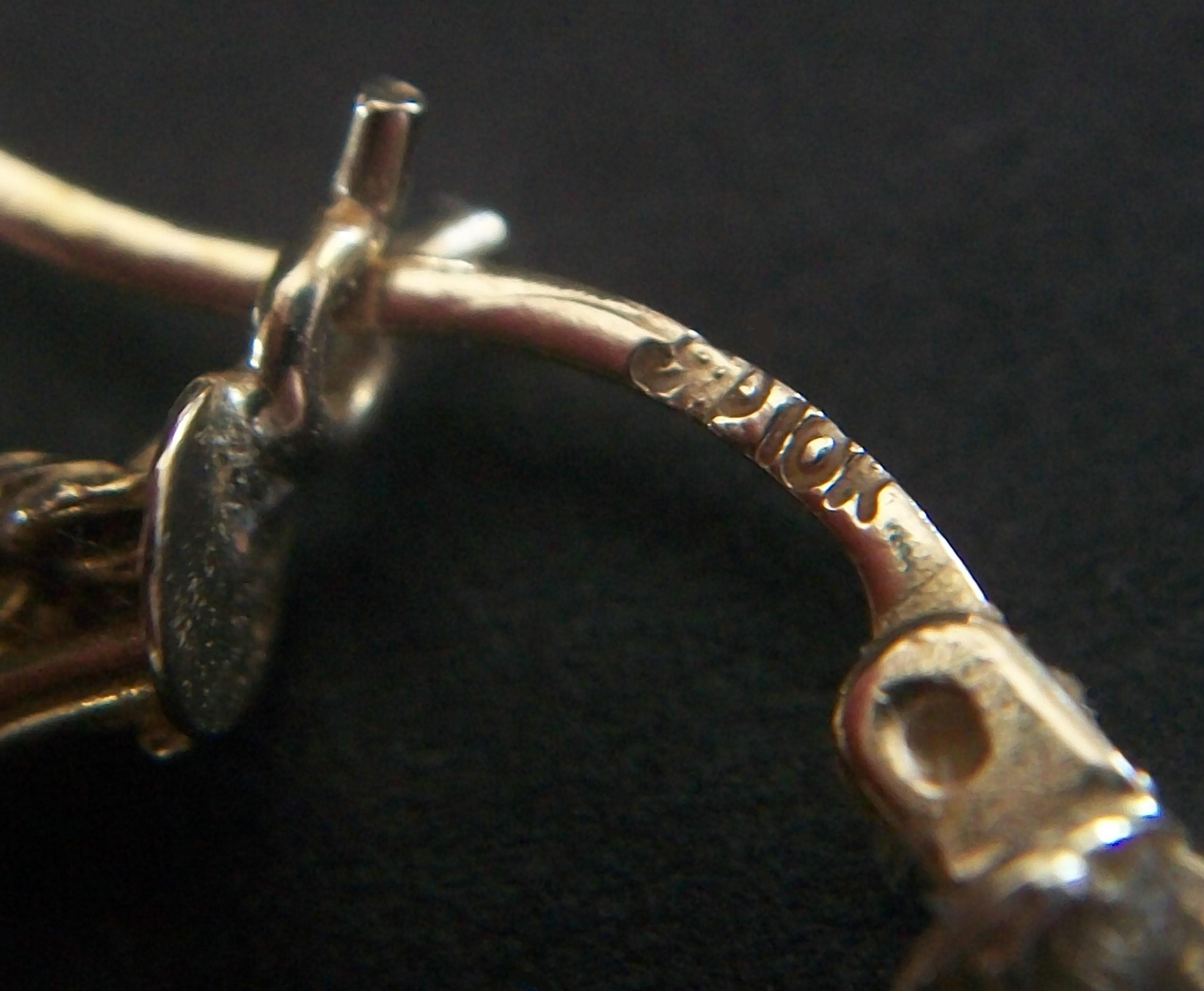 Par de pendientes de aro con cadena de cuerda de oro amarillo de 10 quilates - EE.UU. - Años 80 aproximadamente en venta 4