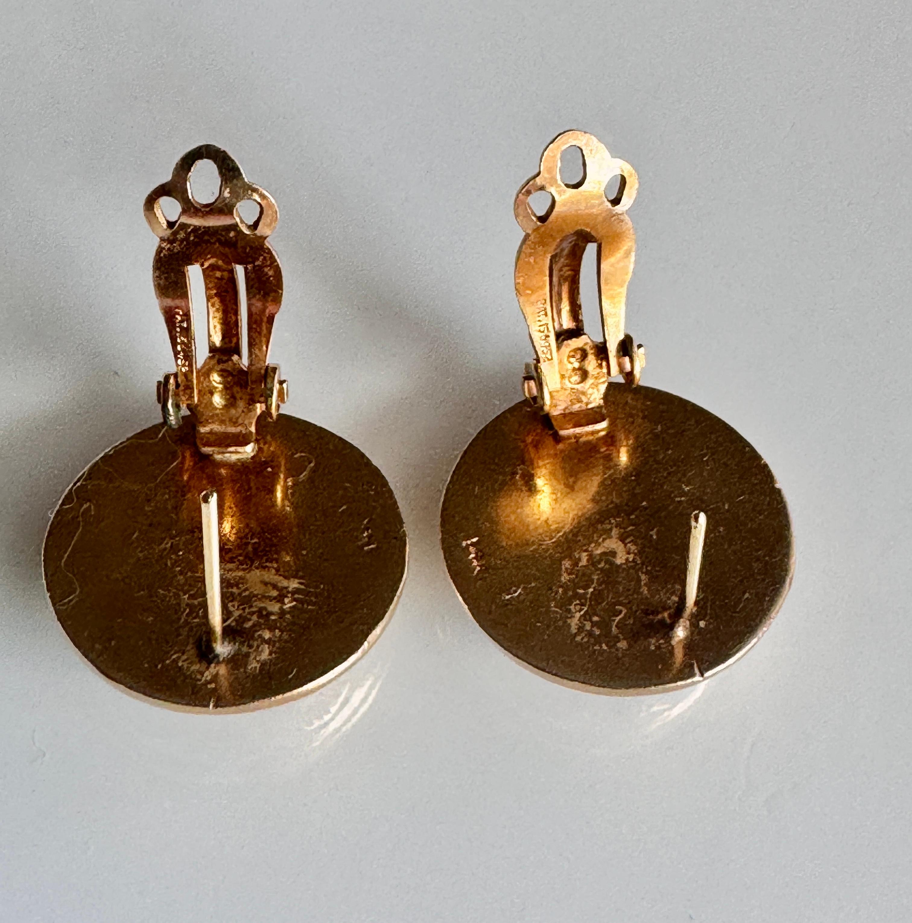 Vintage Pair of 14K Gold Enameled Clip On Earrings In Good Condition For Sale In Lake Worth, FL