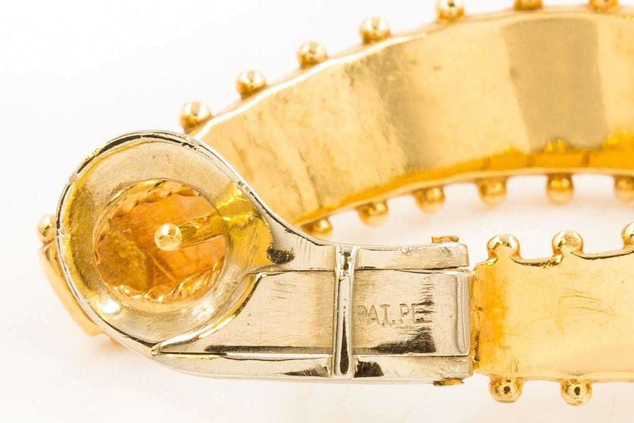 Paar Vintage-Ohrringe mit Ridged-Hoop aus 14k Gelbgold mit Omega-Clips (20. Jahrhundert) im Angebot