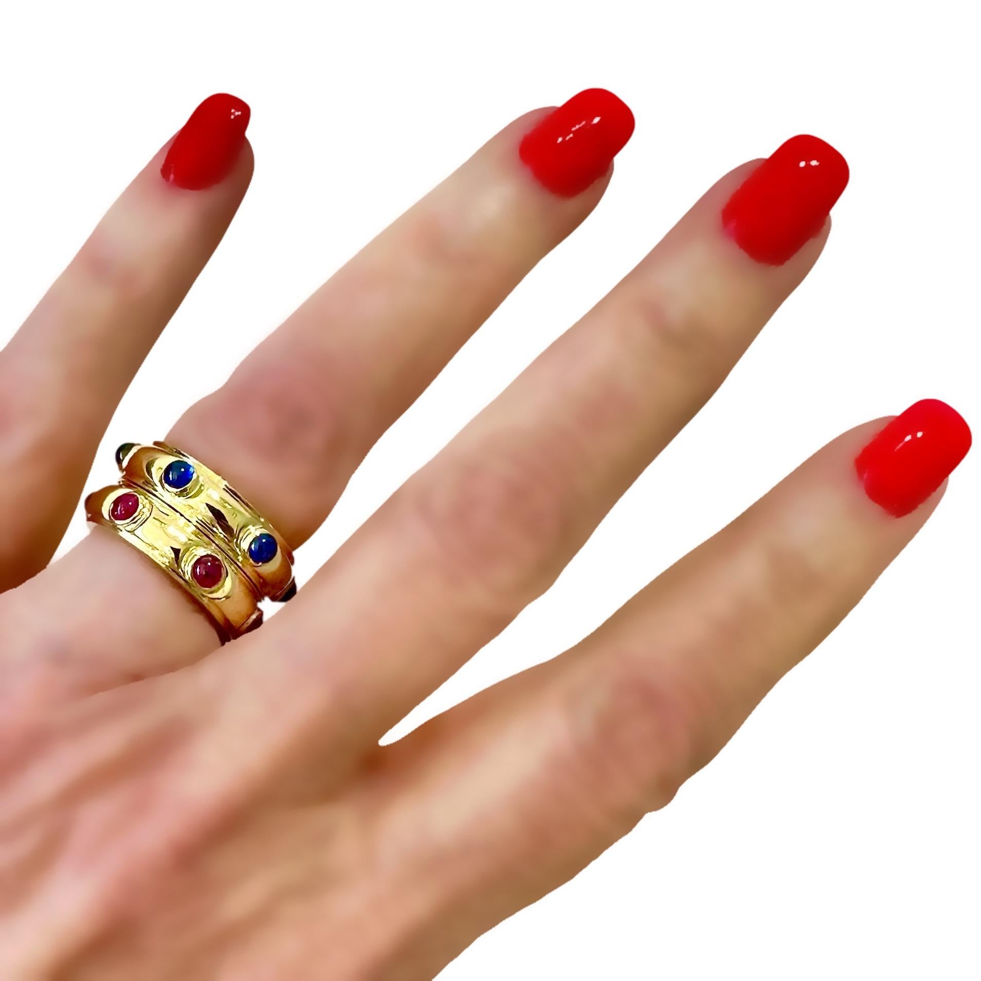 Paire d'anneaux Tiffany en or jaune 18 carats avec cabochon de rubis et saphirs en vente 1