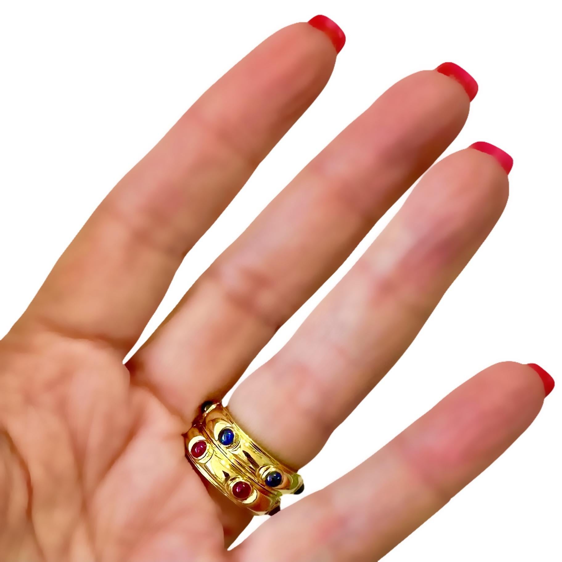 Paire d'anneaux Tiffany en or jaune 18 carats avec cabochon de rubis et saphirs en vente 3