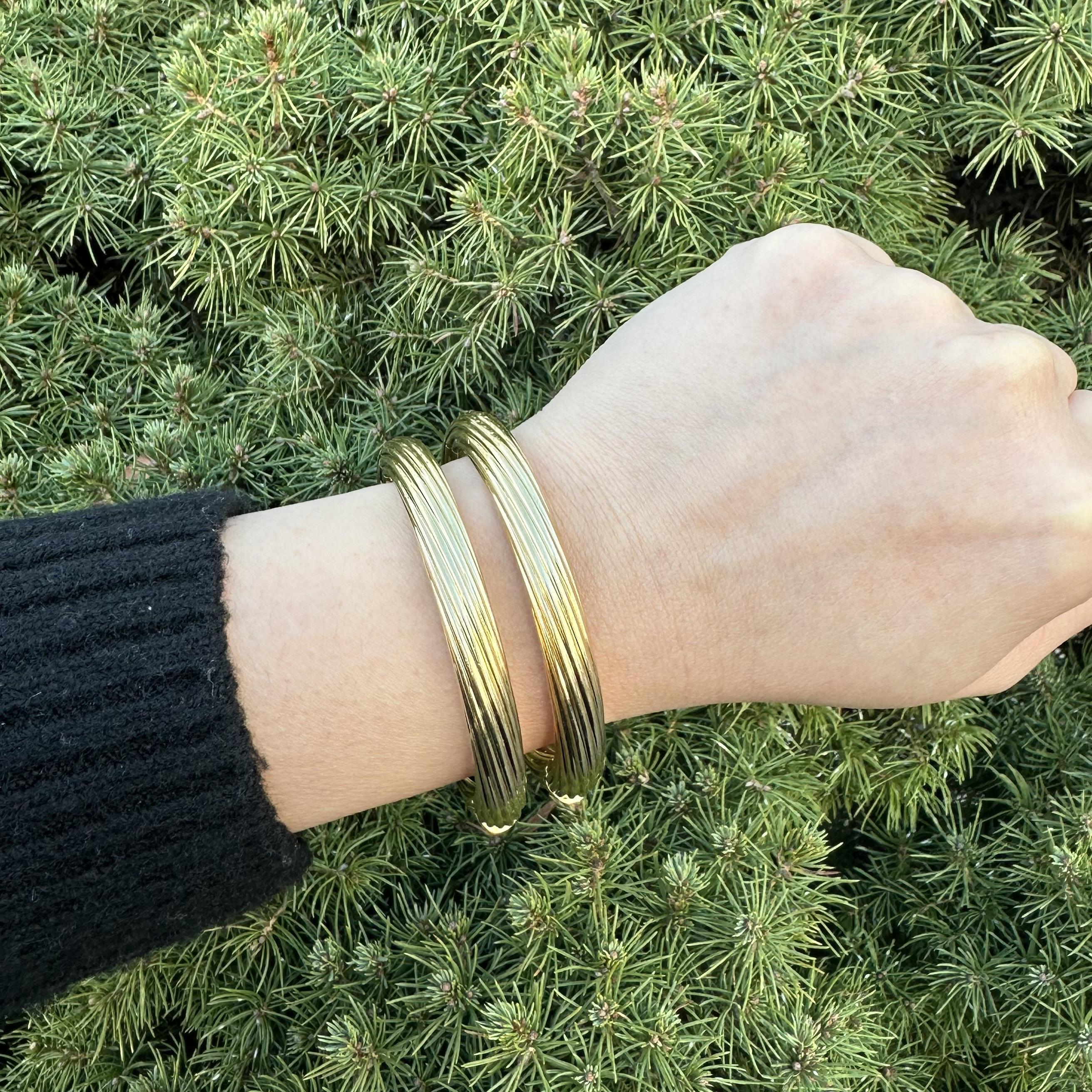 Paire de bracelets à charnière en or jaune 18k avec câble torsadé Bon état - En vente à Montclair, NJ