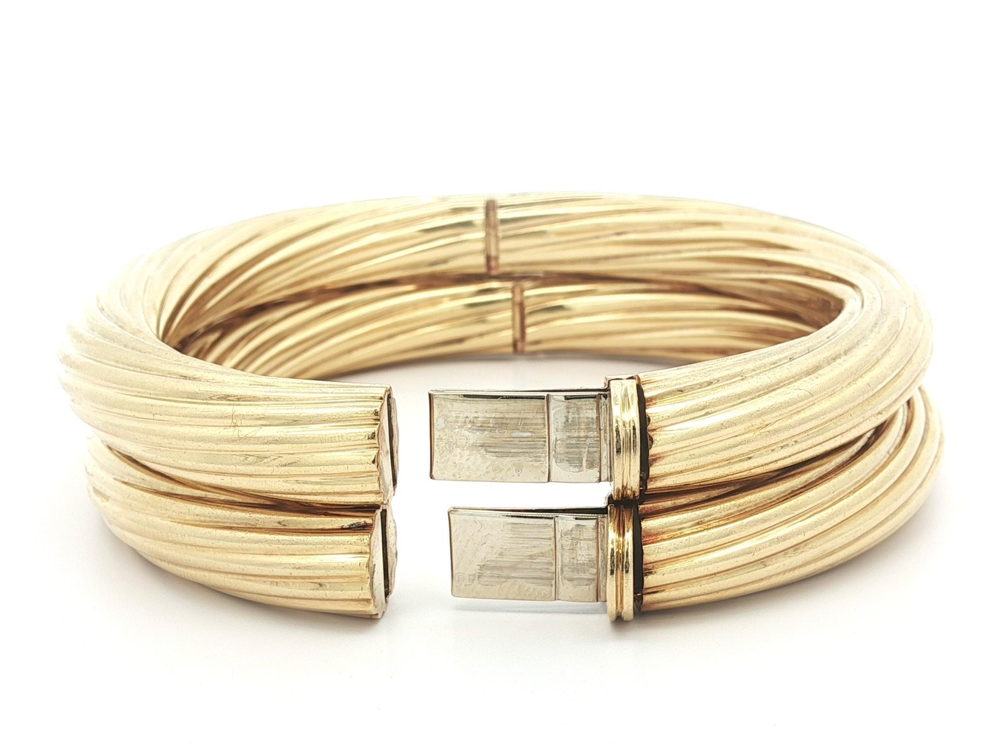 Paire de bracelets à charnière en or jaune 18k avec câble torsadé en vente 1