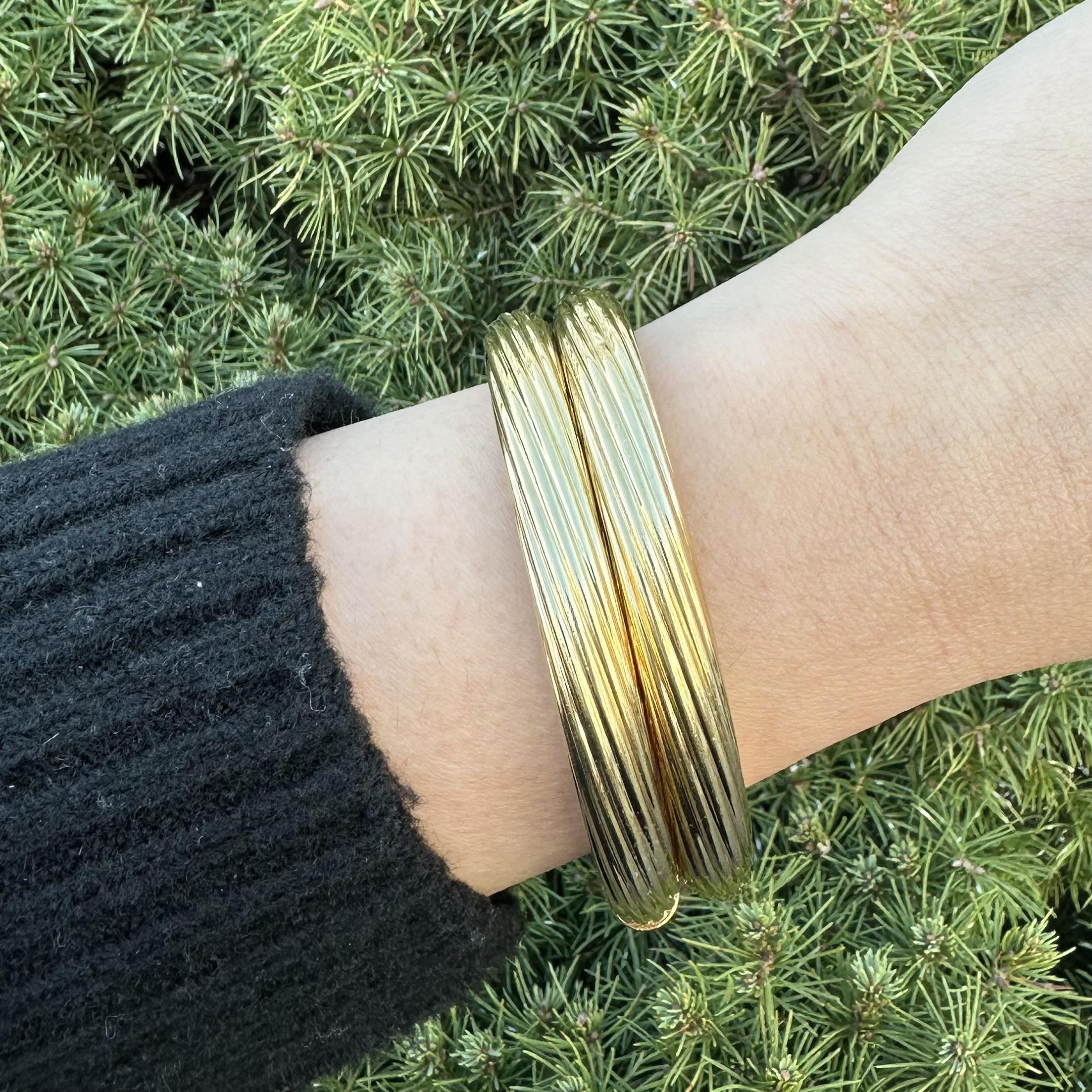 Paire de bracelets à charnière en or jaune 18k avec câble torsadé en vente 5