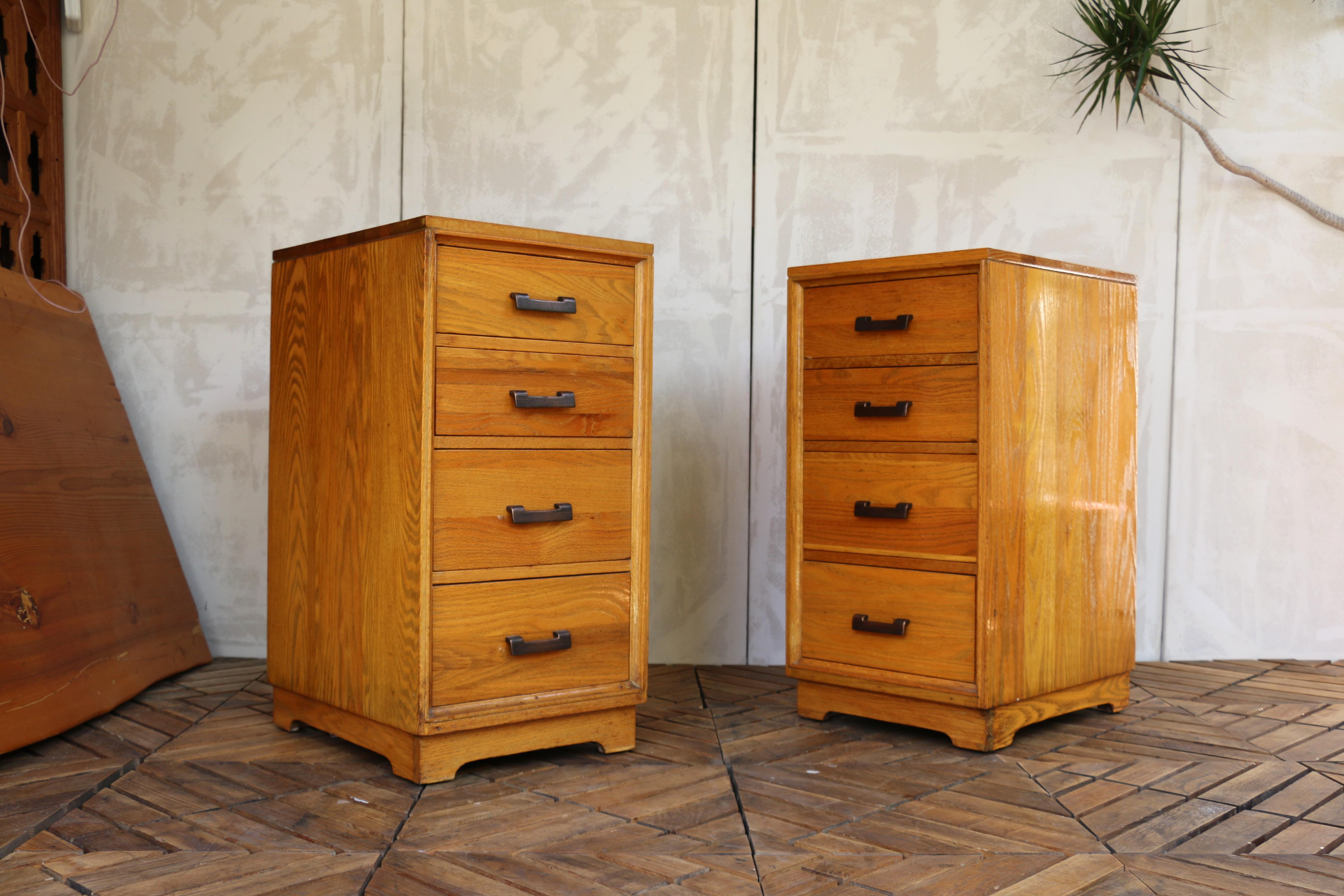 Quercia Coppia di comodini vintage in legno massiccio di Oak degli anni '40 in vendita