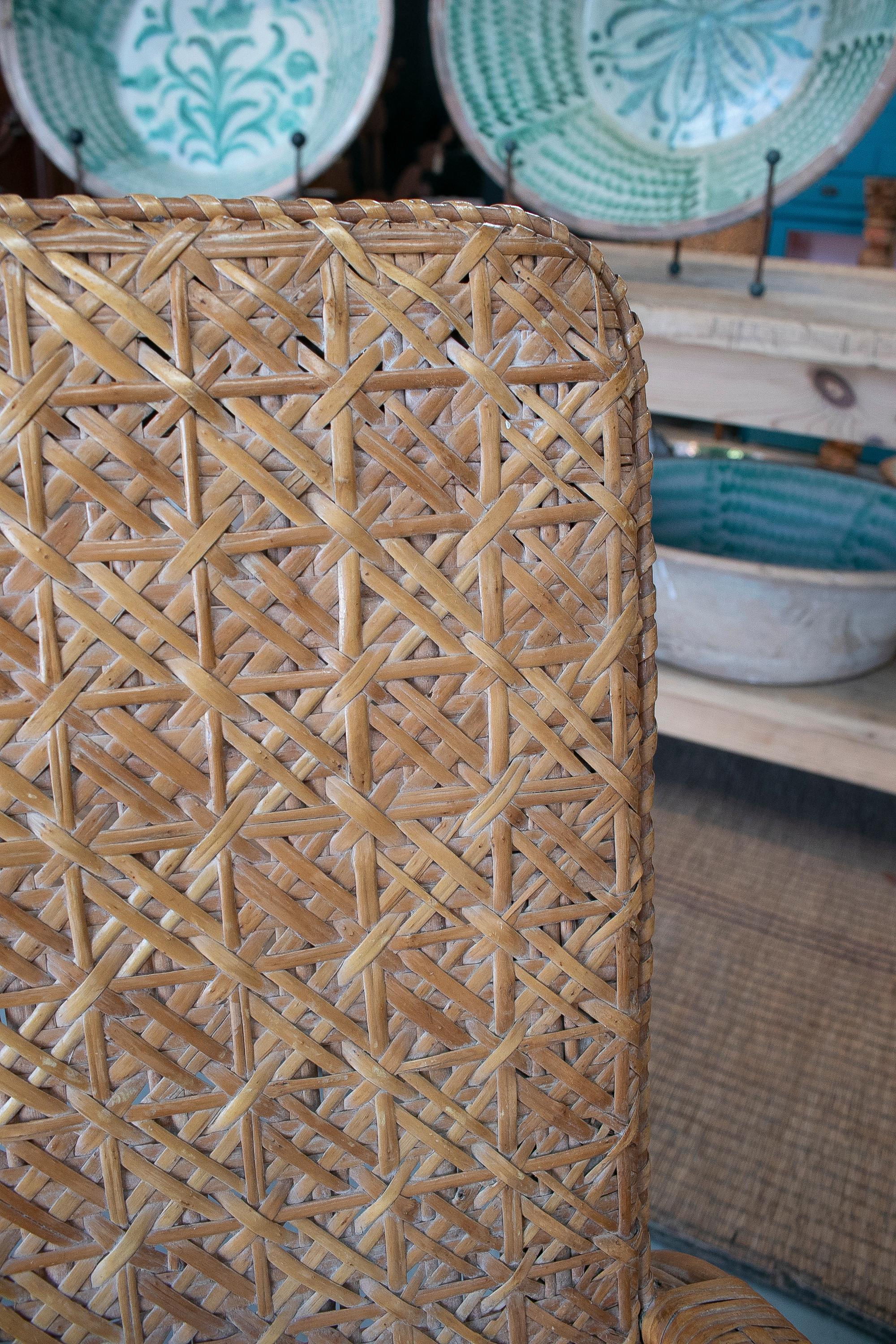 Paire de fauteuils espagnols vintage en osier et bois tissés à la main des années 1950 en vente 7