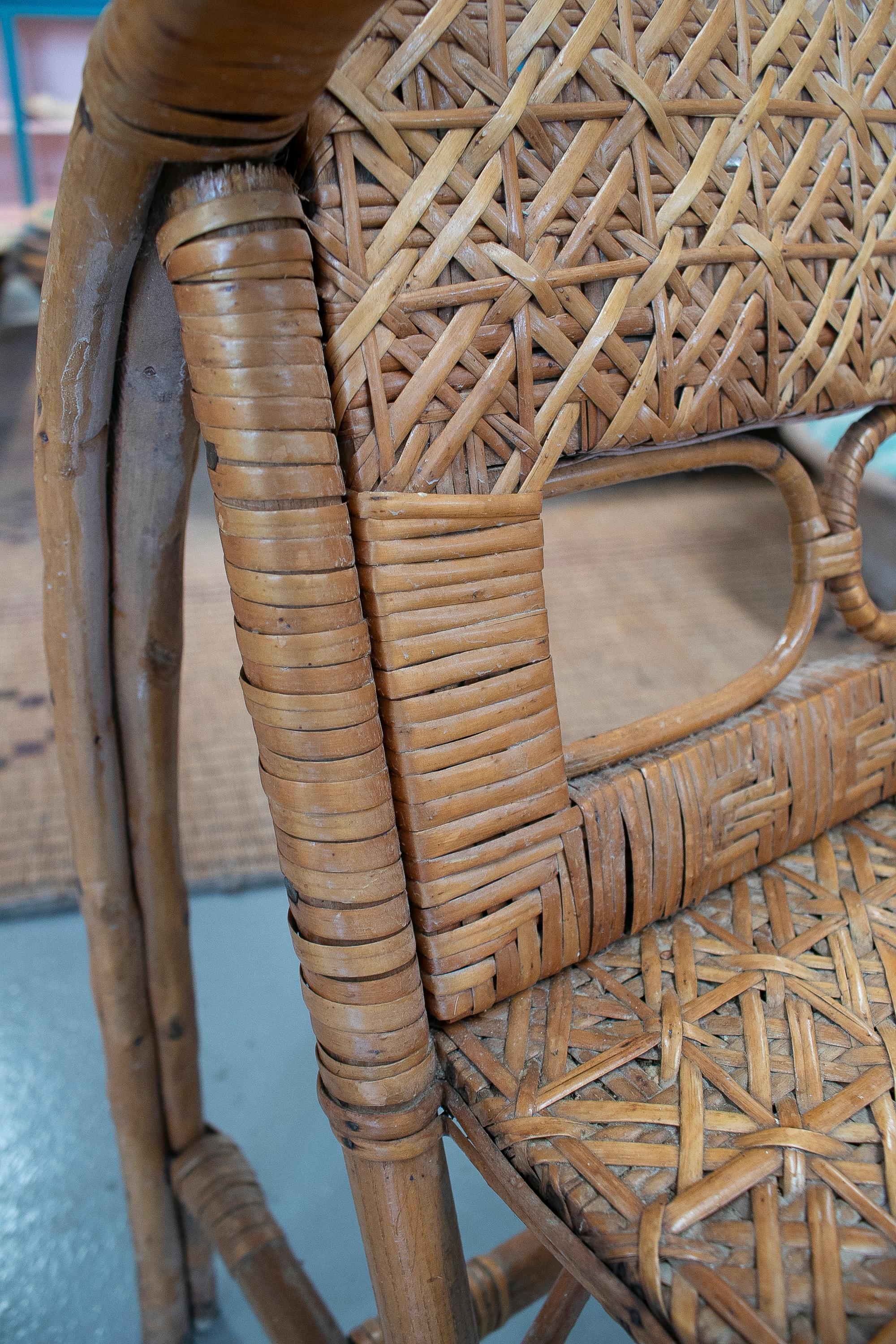Paire de fauteuils espagnols vintage en osier et bois tissés à la main des années 1950 en vente 11