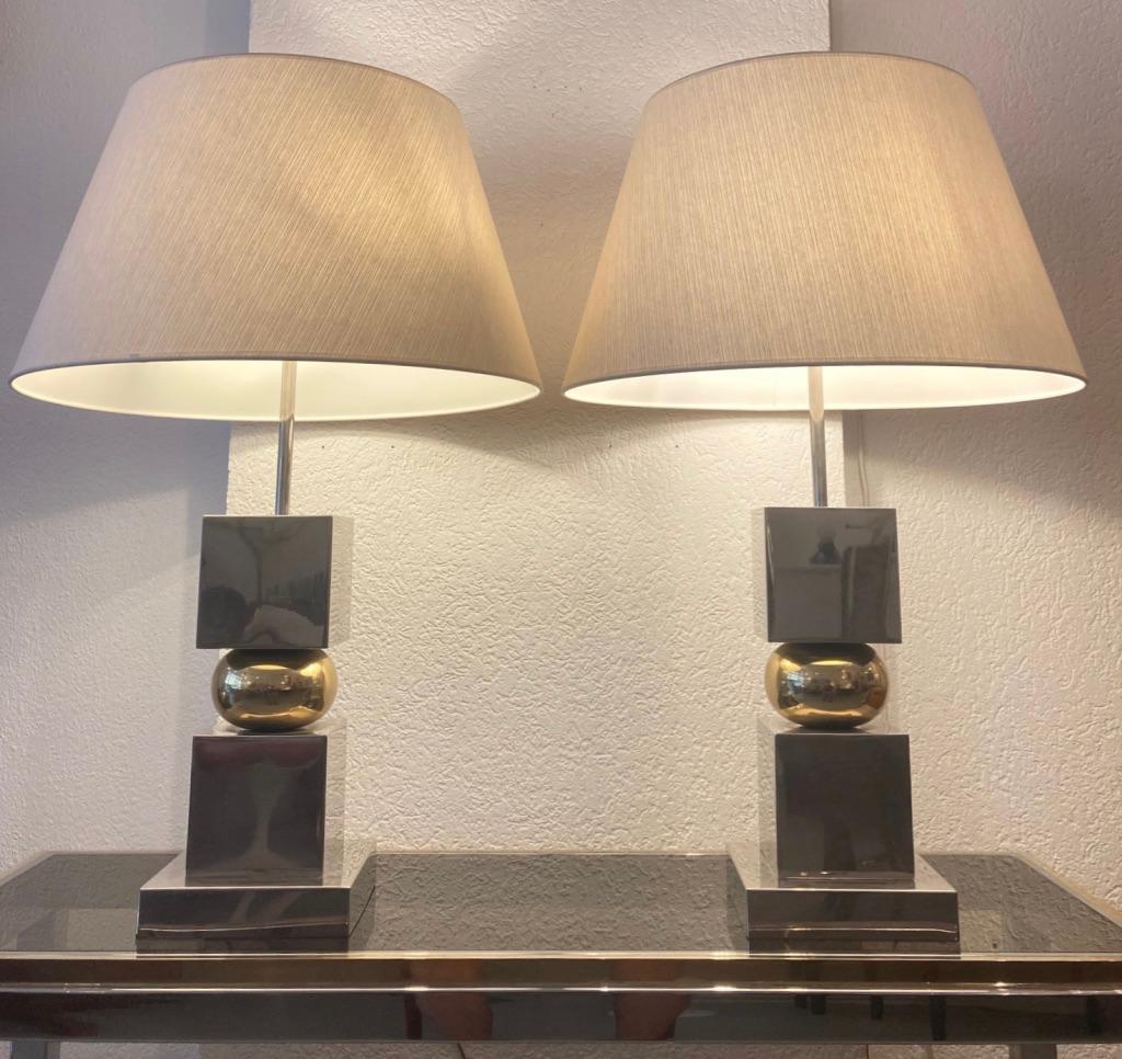 Elegant and decorative pair of chrome cube and brass sphere table lamps ca. 1970s
Probably Italian or French design
New structured paper shade.