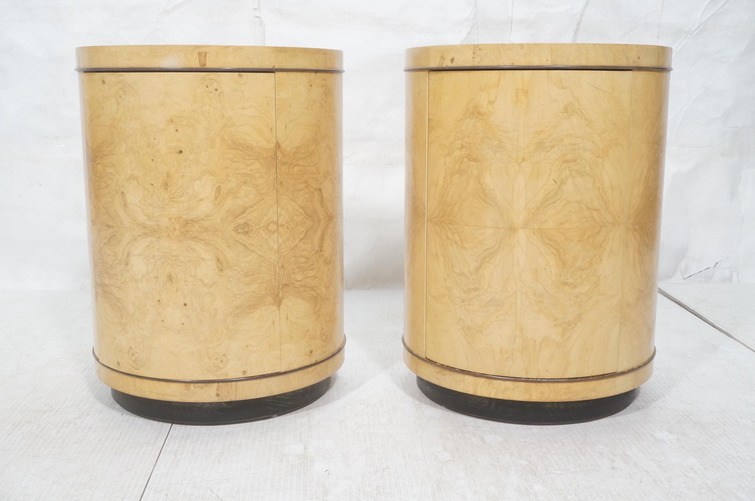 Pair of vintage scene II side tables by Henredon, USA, 1980s. Olive wood burled veneer side tables in the form of a drum. The table contains a 