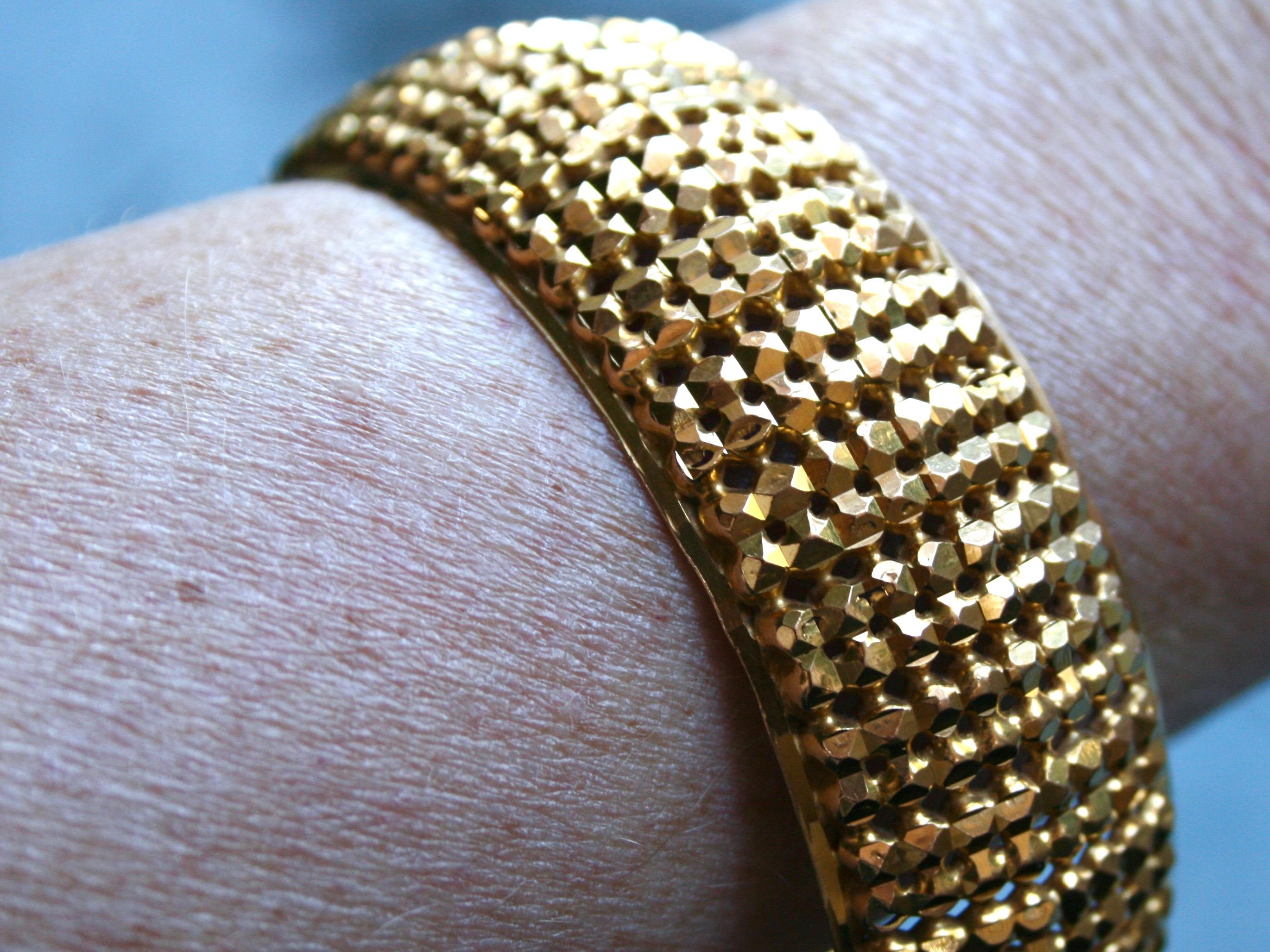 Women's or Men's Vintage Pair of 22 Karat Yellow Gold Bangle Bracelets For Sale