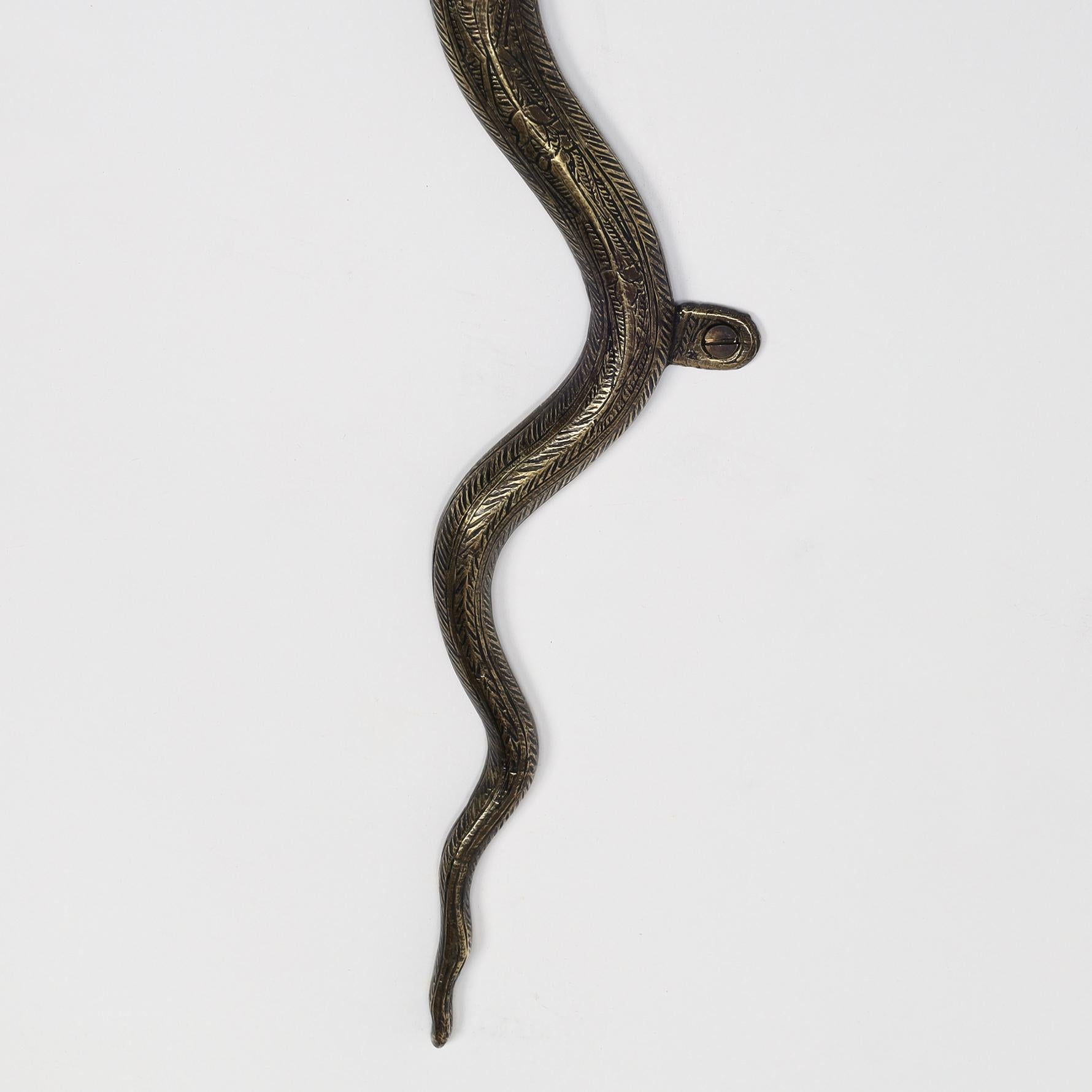 Coppia di lampade da parete anglo-indiane in ottone a forma di serpente o di cobra In condizioni buone in vendita a Palm Beach, FL