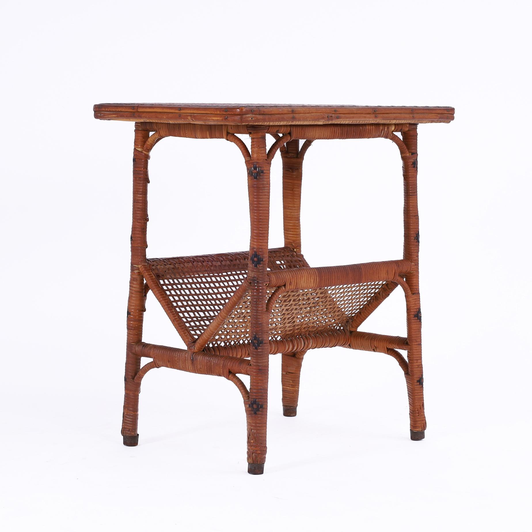 Paire vintage de stands en rotin anglo-indien avec porte-revues en vente 6