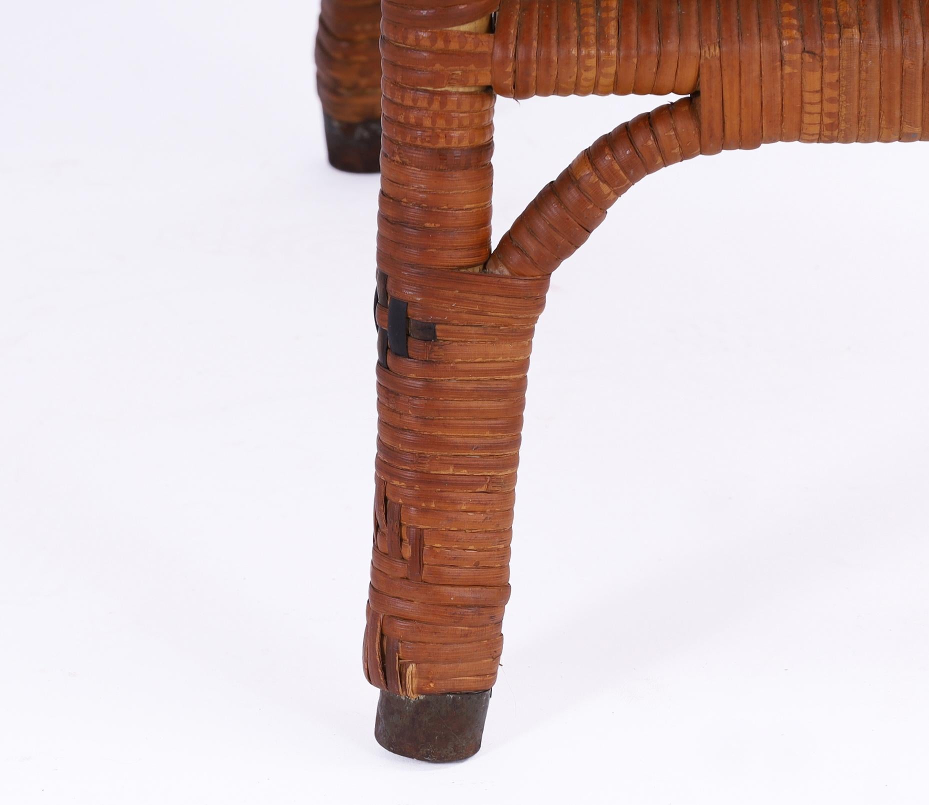 Paire vintage de stands en rotin anglo-indien avec porte-revues en vente 10