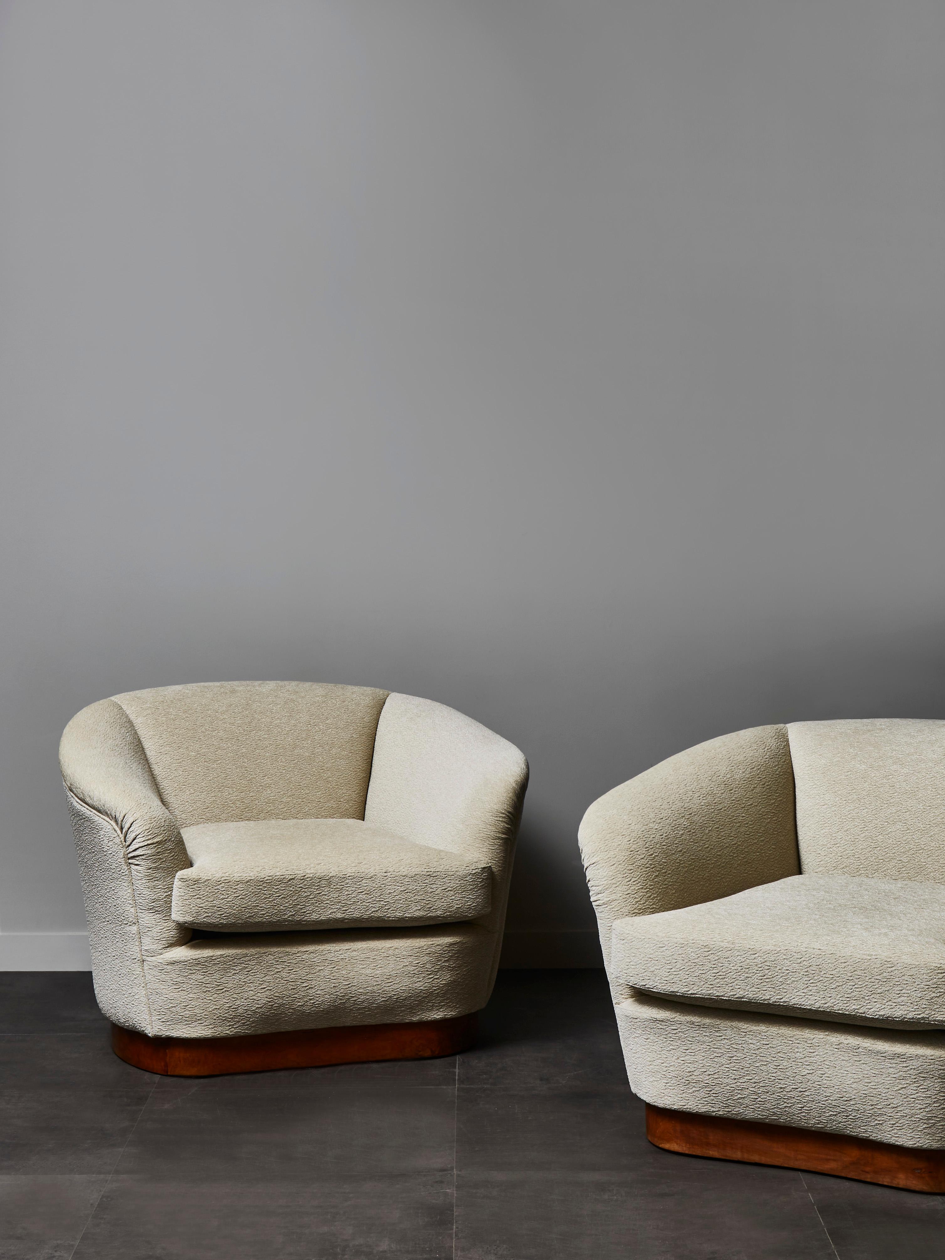 Elegant pair of vintage armchairs with wood base, entirely restored and reupholstered with a Pierre Frey fabric.
Italy, 1970s.