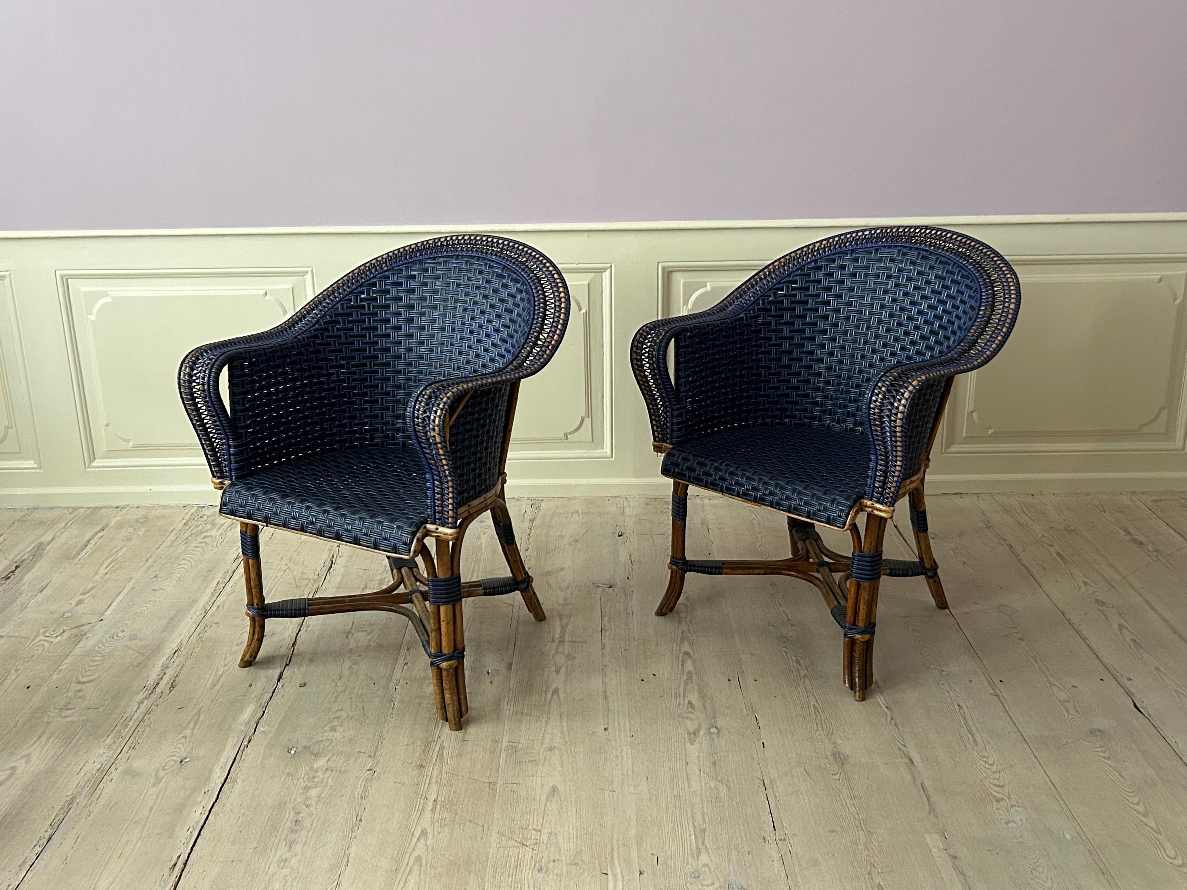 20ième siècle Paire de fauteuils en rotin bleu et noir, France, début du 20e siècle en vente