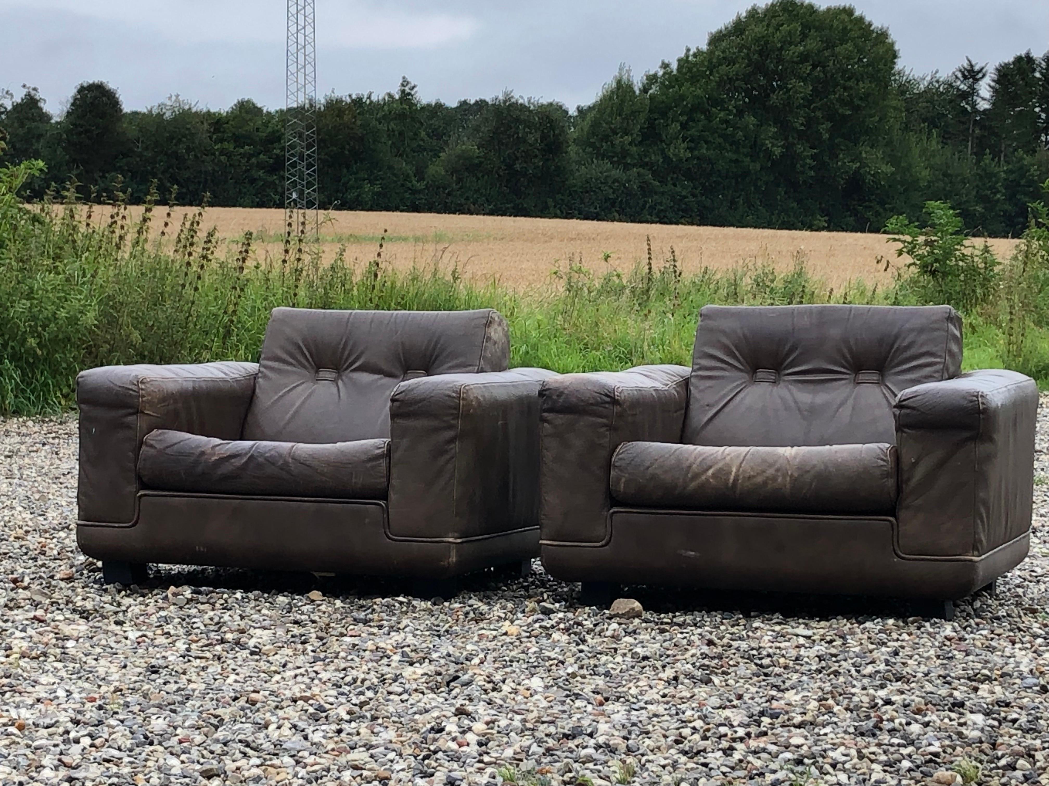 Vintage pair of armchairs in Brown leather by Søren Nissen & Ebbe Gehl In Fair Condition For Sale In Vejle Øst, DK