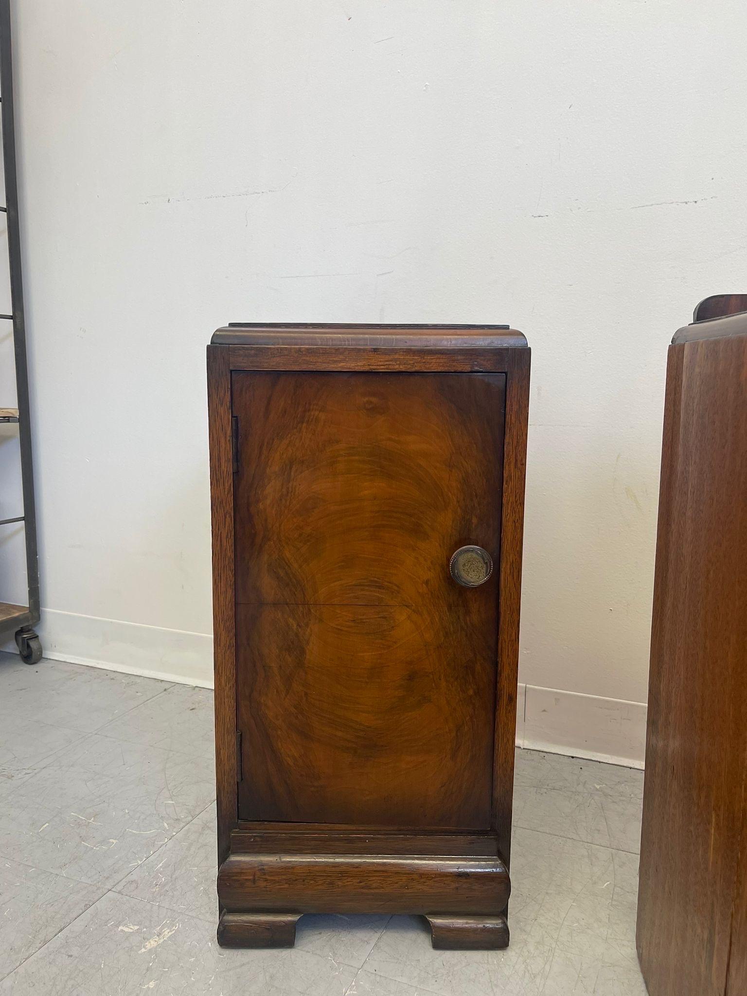 Vintage Pair of Art Deco Burl Wood Accent Tables. Uk Import. In Good Condition For Sale In Seattle, WA