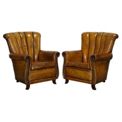 VINTAGE PAIR OF ART DECO STYLE HAND DYED LEATHER SHELL ARM CHAiRS