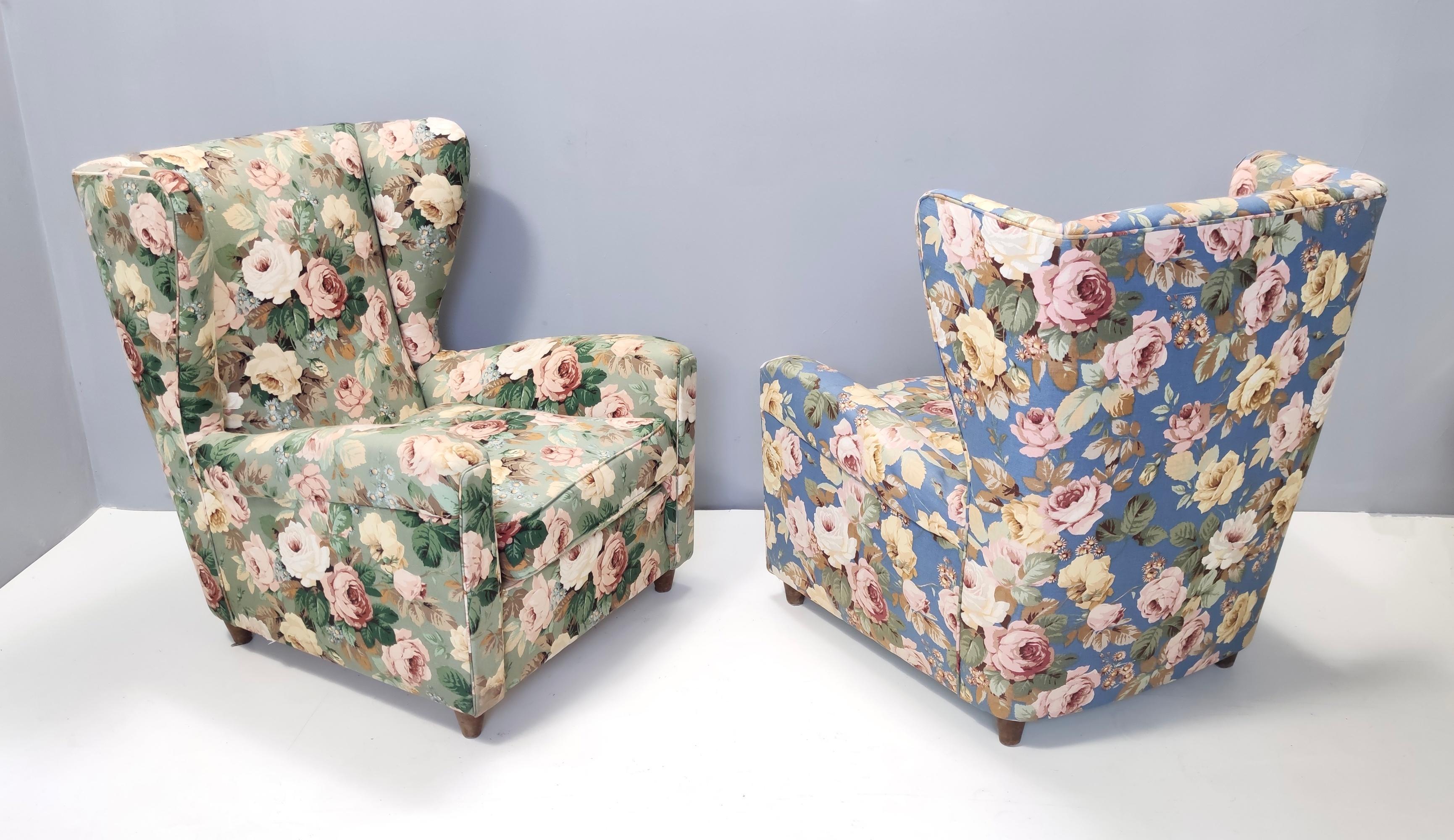 Italian Vintage Pair of Authentic Floral Fabric Wingback Armchairs by Paolo Buffa Italy For Sale