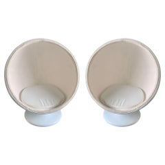 Vintage Pair of Ball Chairs in the Design of Eero Aarnio
