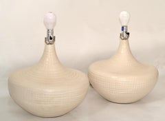 Pareja Vintage de Lámparas de Sobremesa de Cerámica Lacada con Textura Beige Moderna de Mediano Siglo