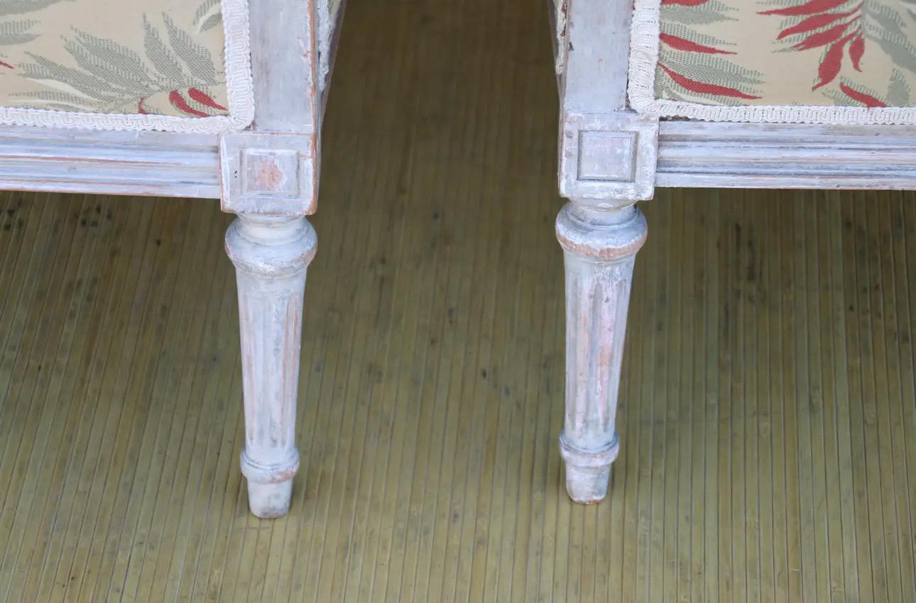 Paire de chaises à dossier en forme d'aile de style Louis XVI, de marque Bergerere. en vente 4