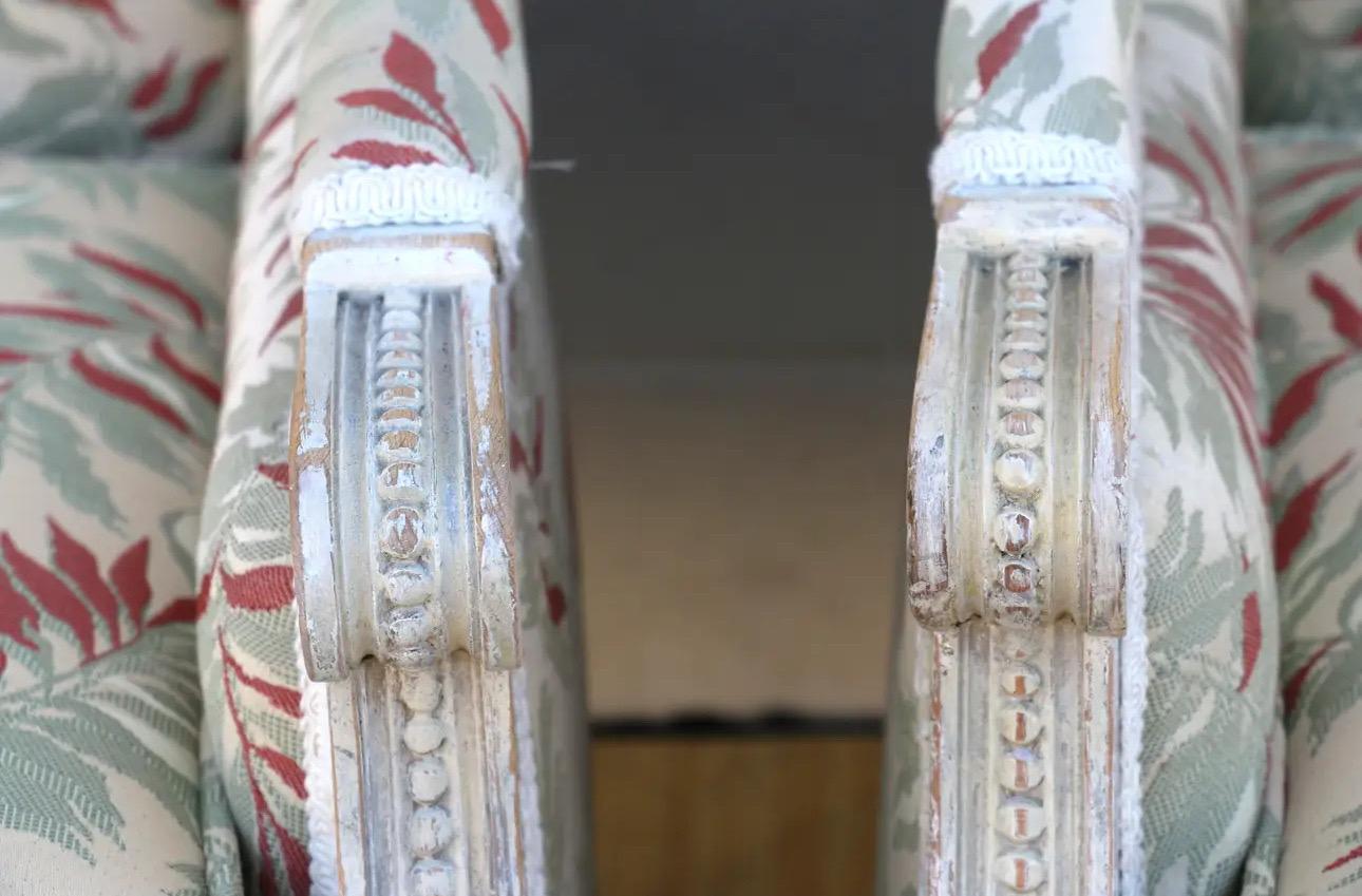 Paire de chaises à dossier en forme d'aile de style Louis XVI, de marque Bergerere. en vente 5