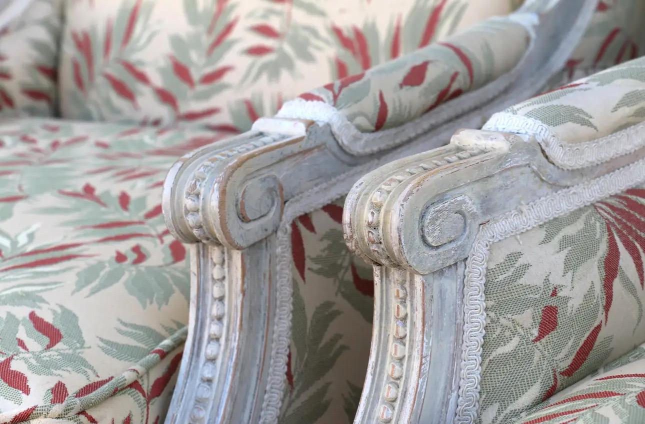 Paire de chaises à dossier en forme d'aile de style Louis XVI, de marque Bergerere. en vente 6