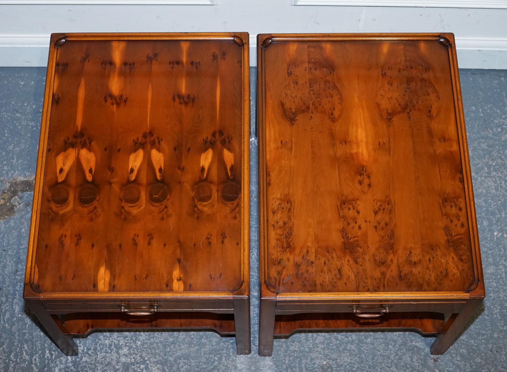 VINTAGE PAIR OF BEVAN FUNNELL YEW WOOD TWO TIERED SIDE LAMP SiDE TABLES For Sale 5