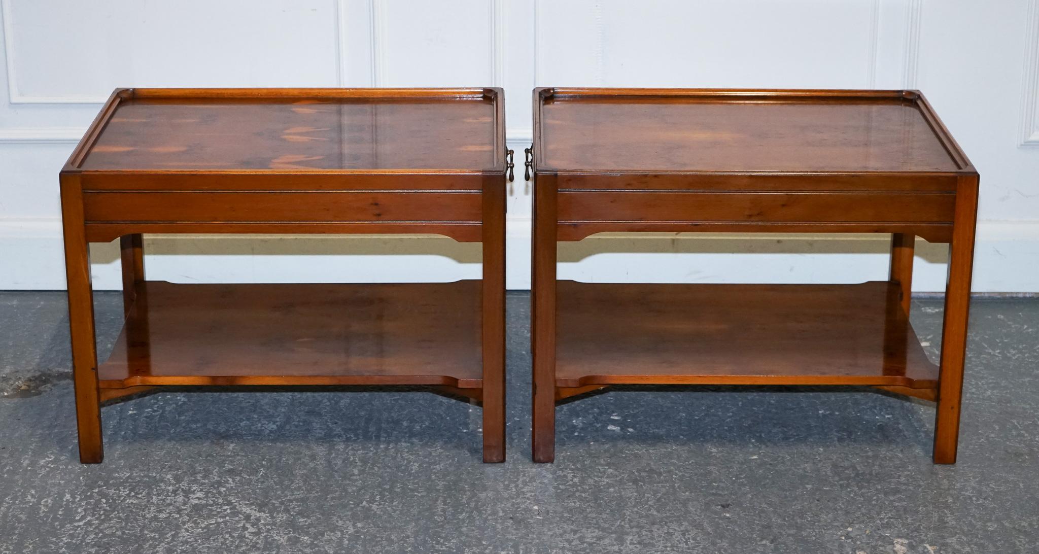 VINTAGE PAIR OF BEVAN FUNNELL YEW WOOD TWO TIERED SIDE LAMP SiDE TABLES For Sale 2