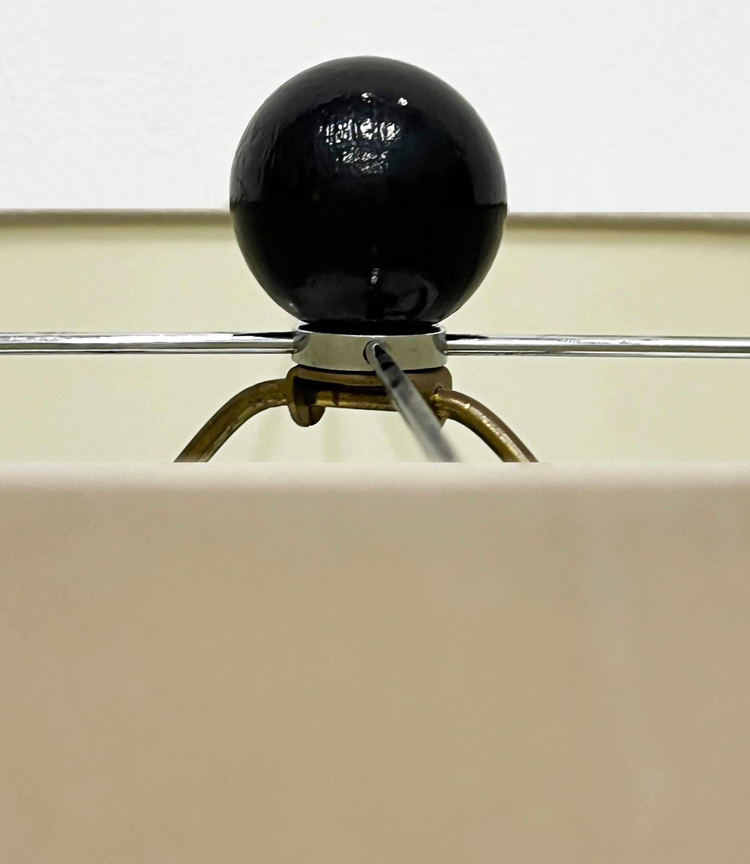 Paire de lampes de bureau vintage en céramique noire à motif tourbillonnant en vente 1