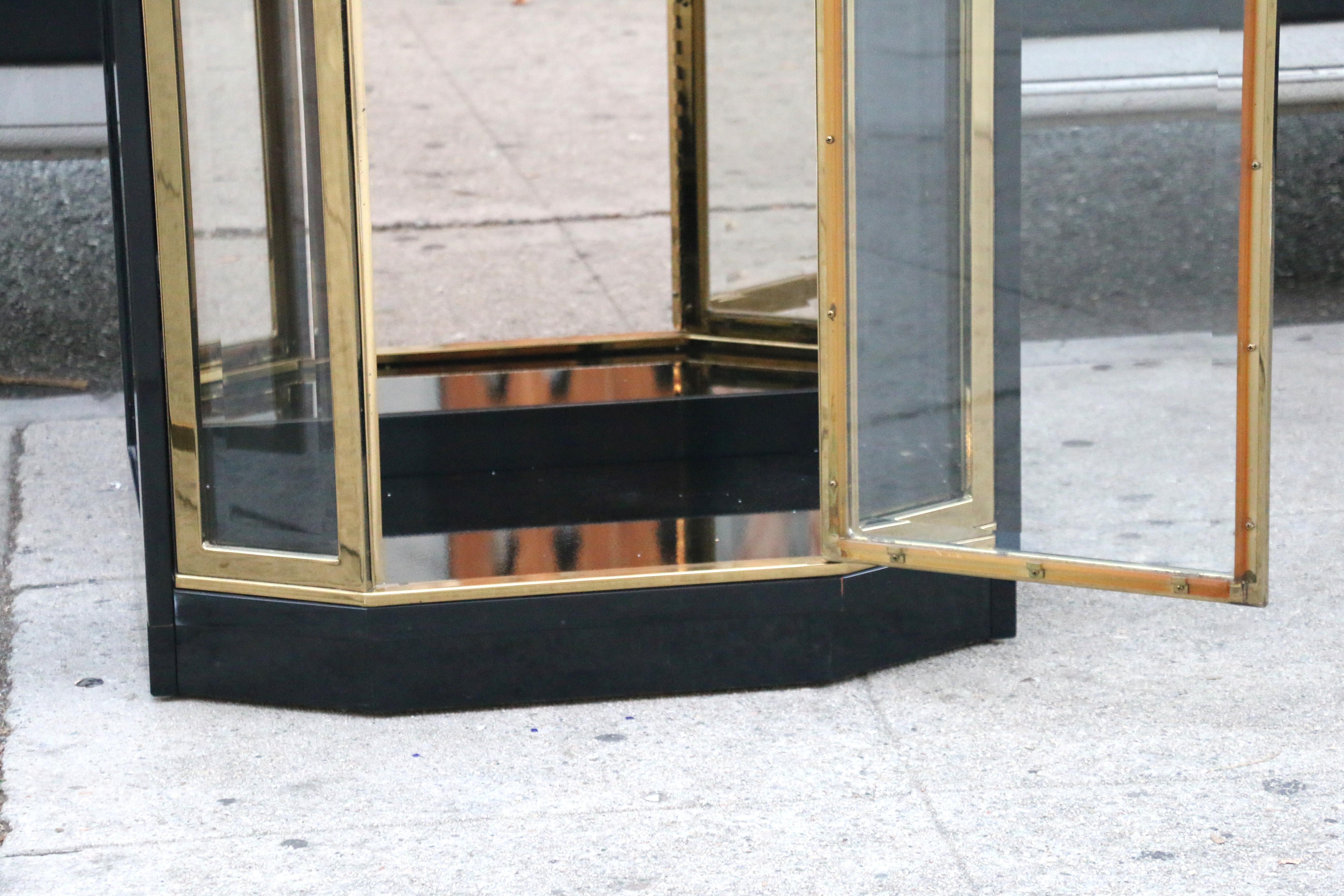 Vintage Pair of Black Lacquered and Brass Display Cabinets by Henredon, 1970s 1
