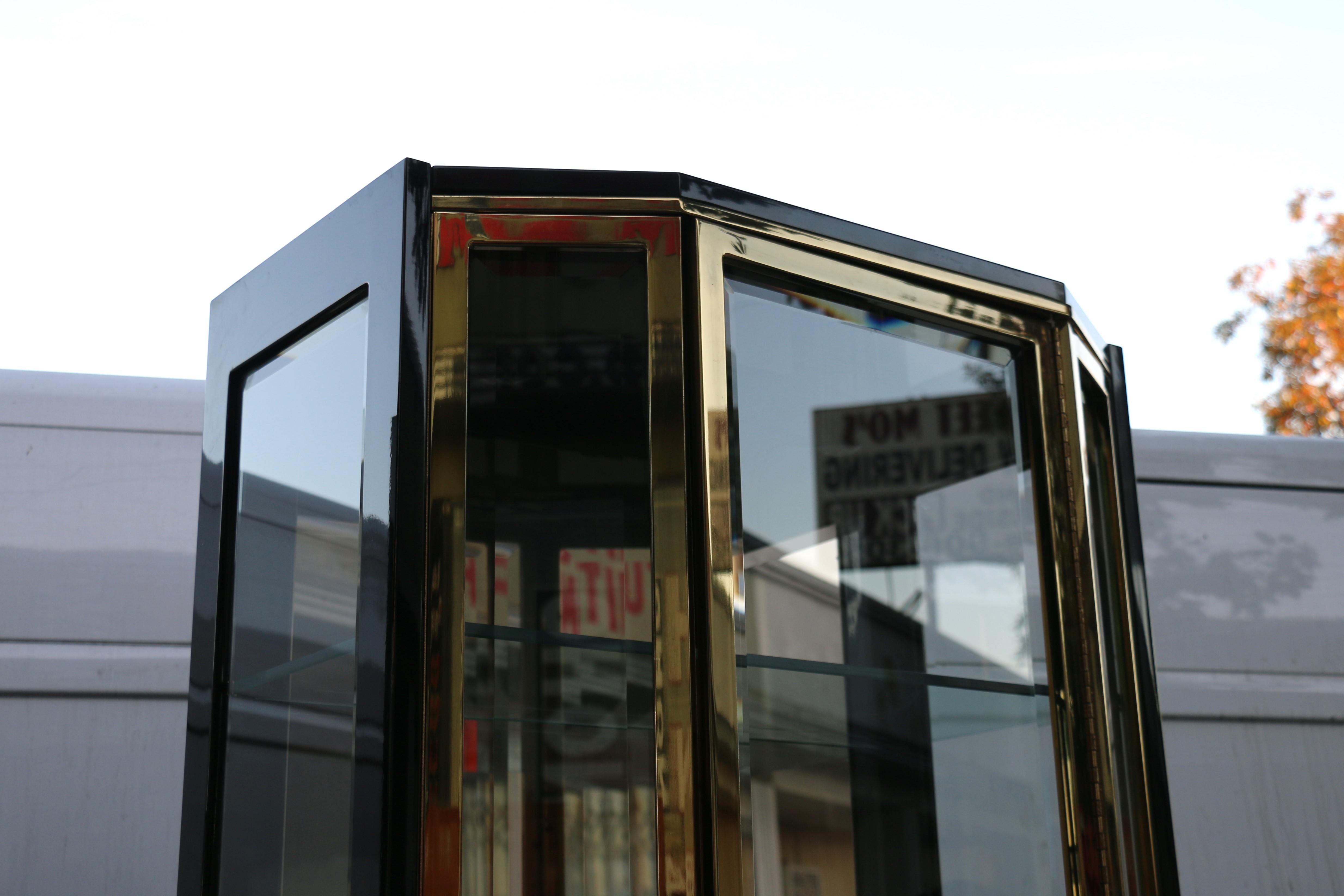 Vintage Pair of Black Lacquered and Brass Display Cabinets by Henredon, 1970s 3